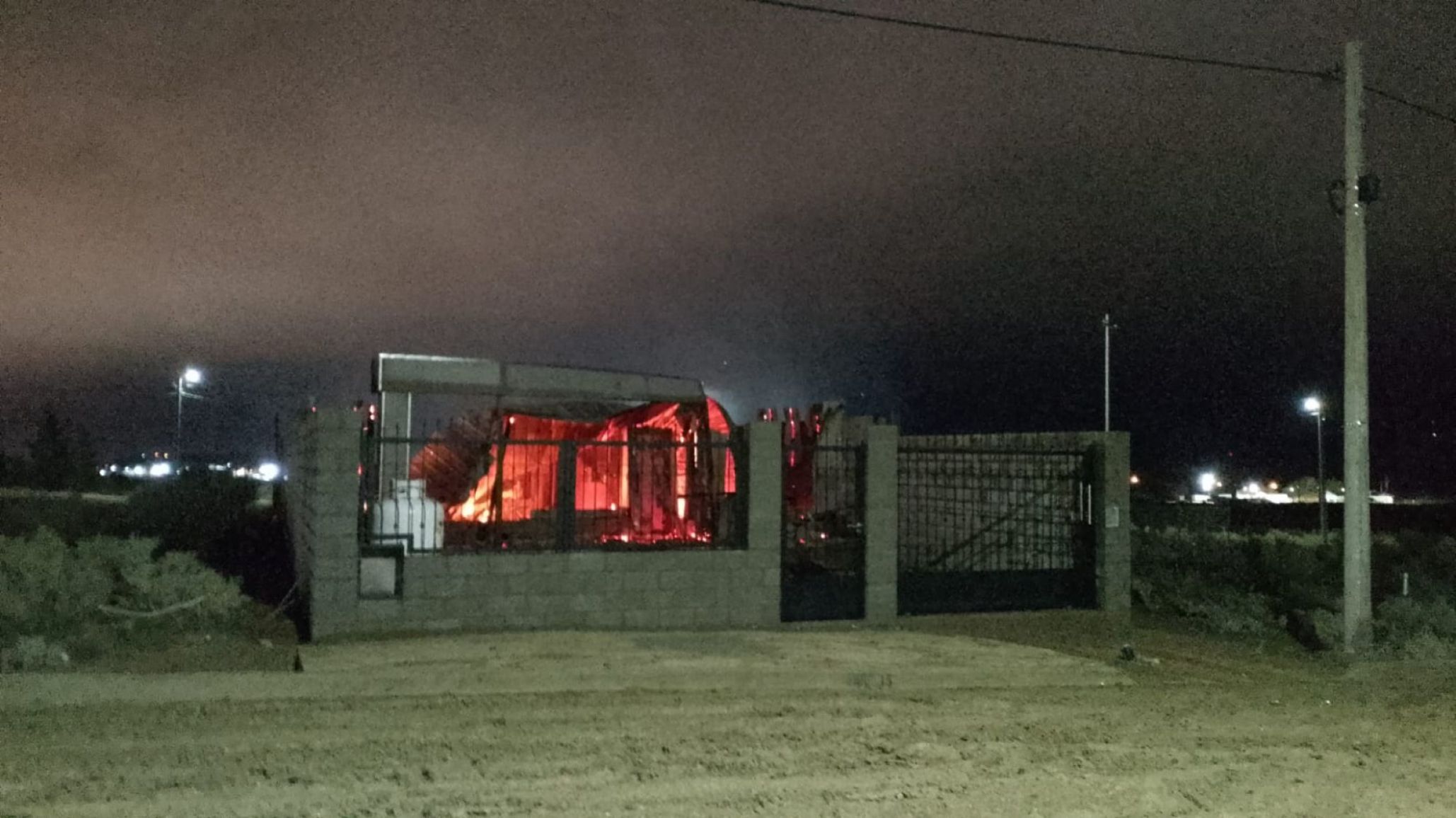 Incendio en barrio Bellavista Sur de Comodoro Rivadavia: una vivienda fue destruida y buscan a sus propietarios