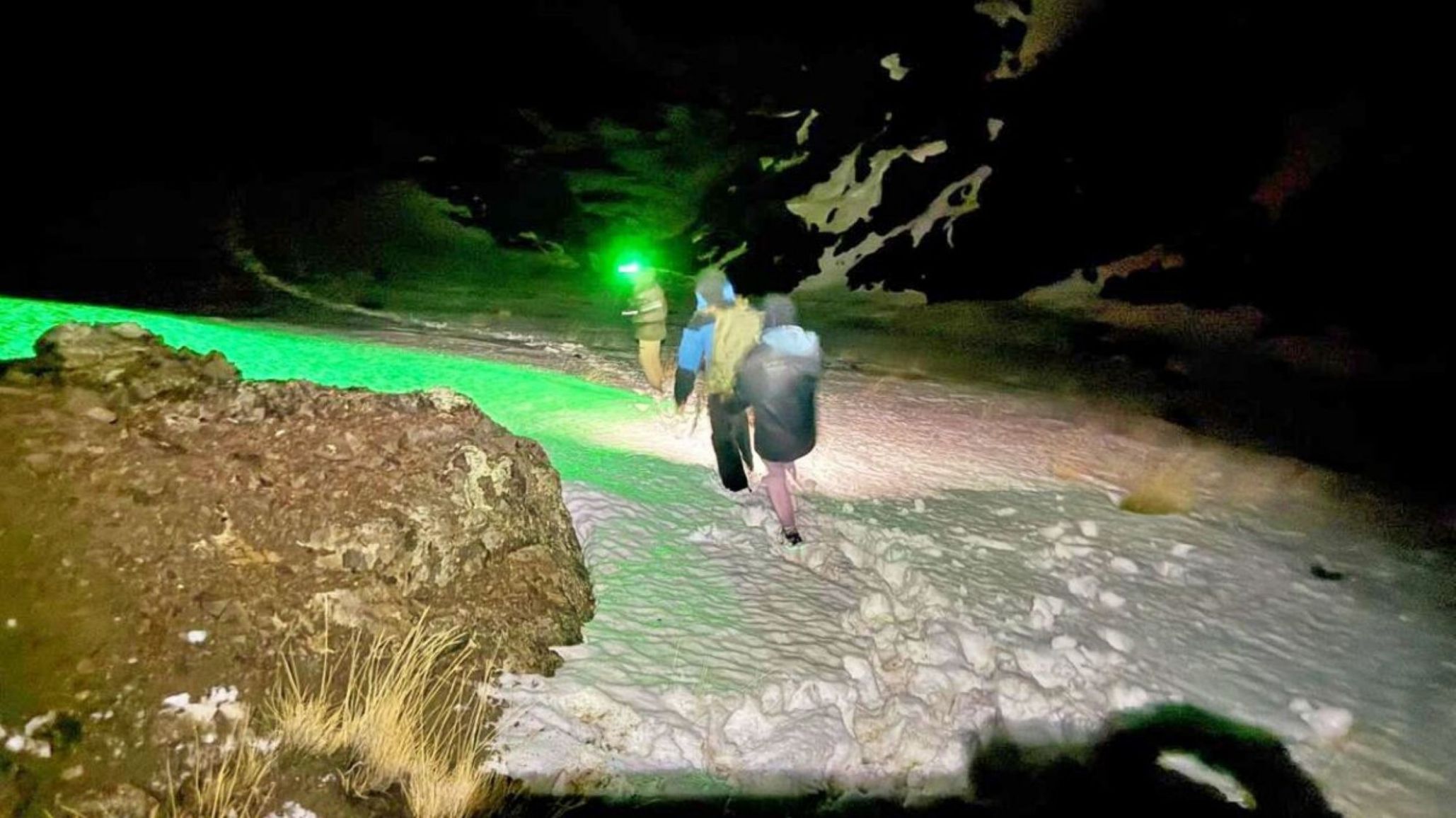 Rescataron a una mujer perdida en un cerro de Chubut: sufrió hipotermia y fue asistida a más de 2.100 metros