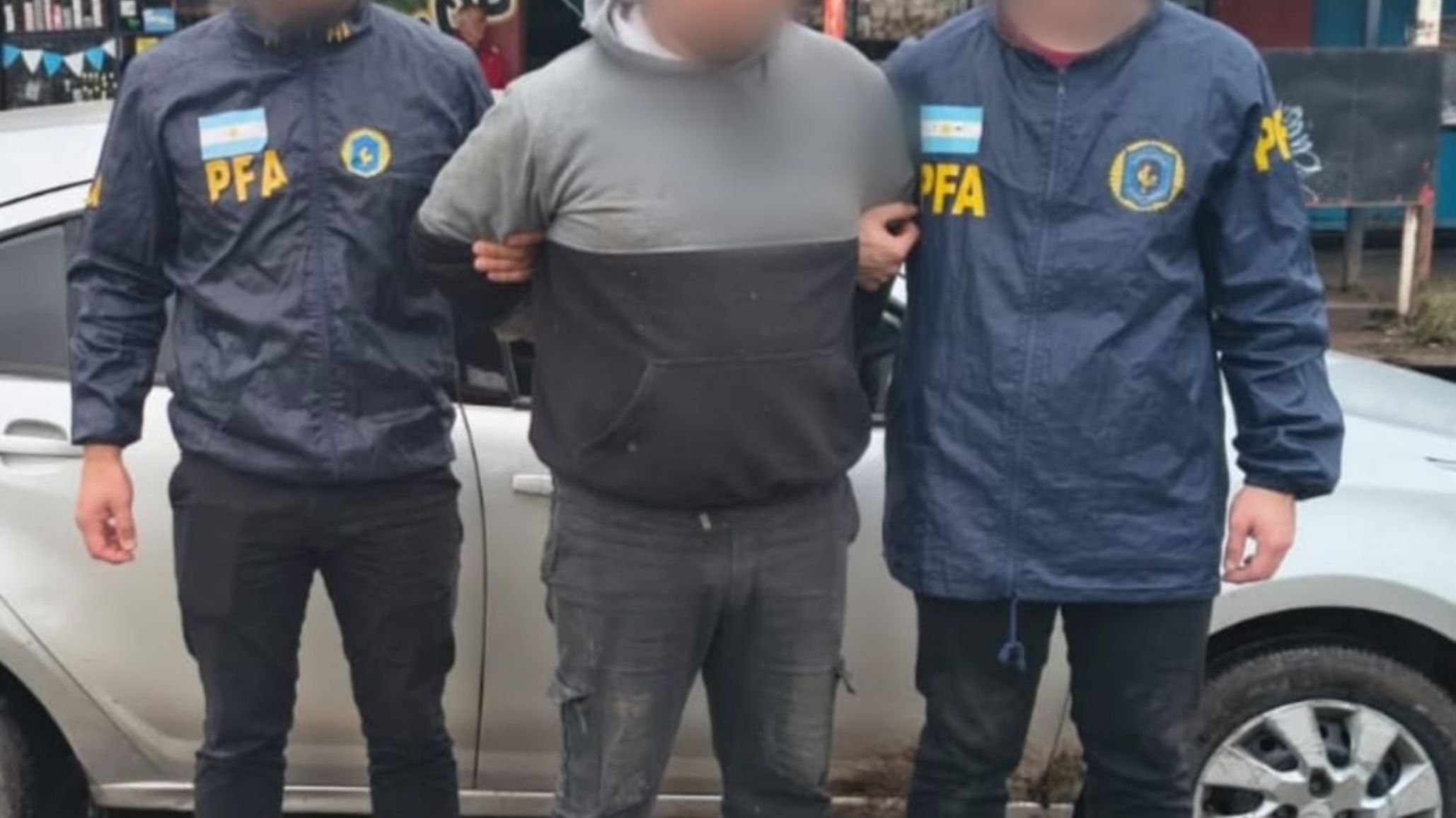 Regalaba caramelos a los chicos del barrio y abusaba de ellos: cayó en Merlo el depredador que sometió a seis menores durante una década