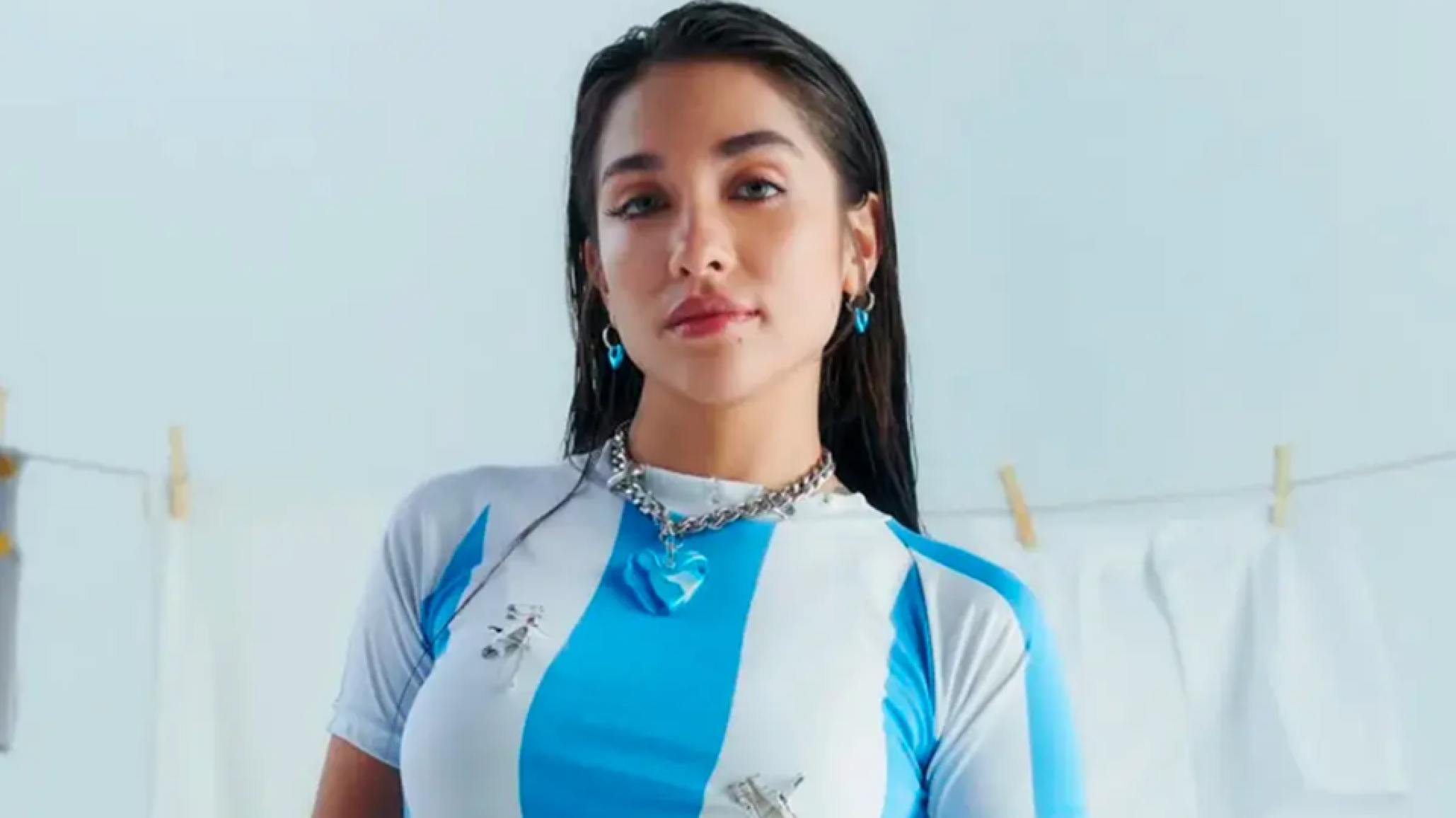 María Becerra cantaría el himno argentino en la gran final de Argentina - España