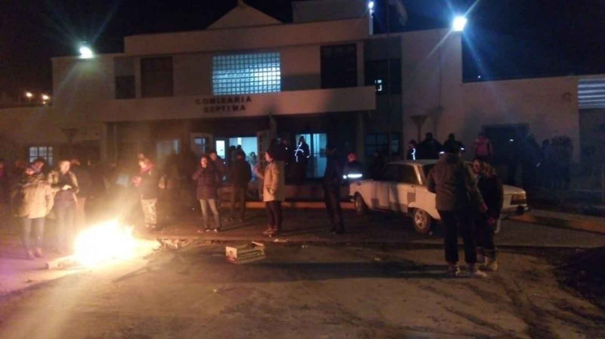 Militantes del MST reclaman por la liberación de Murphy y Stoyanoff: Protestas en la Comisaría Séptima