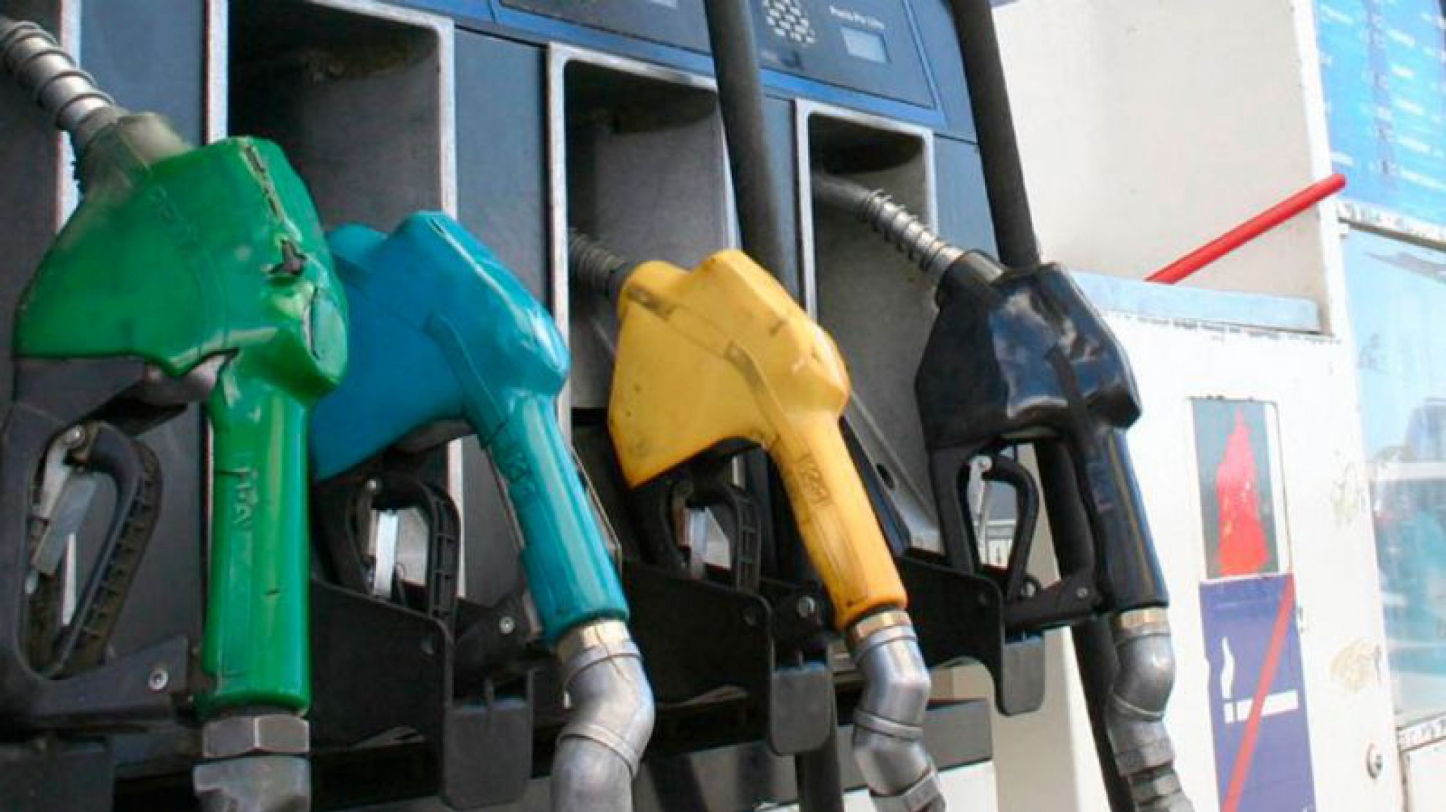 Por decreto el precio de los combustibles está congelado