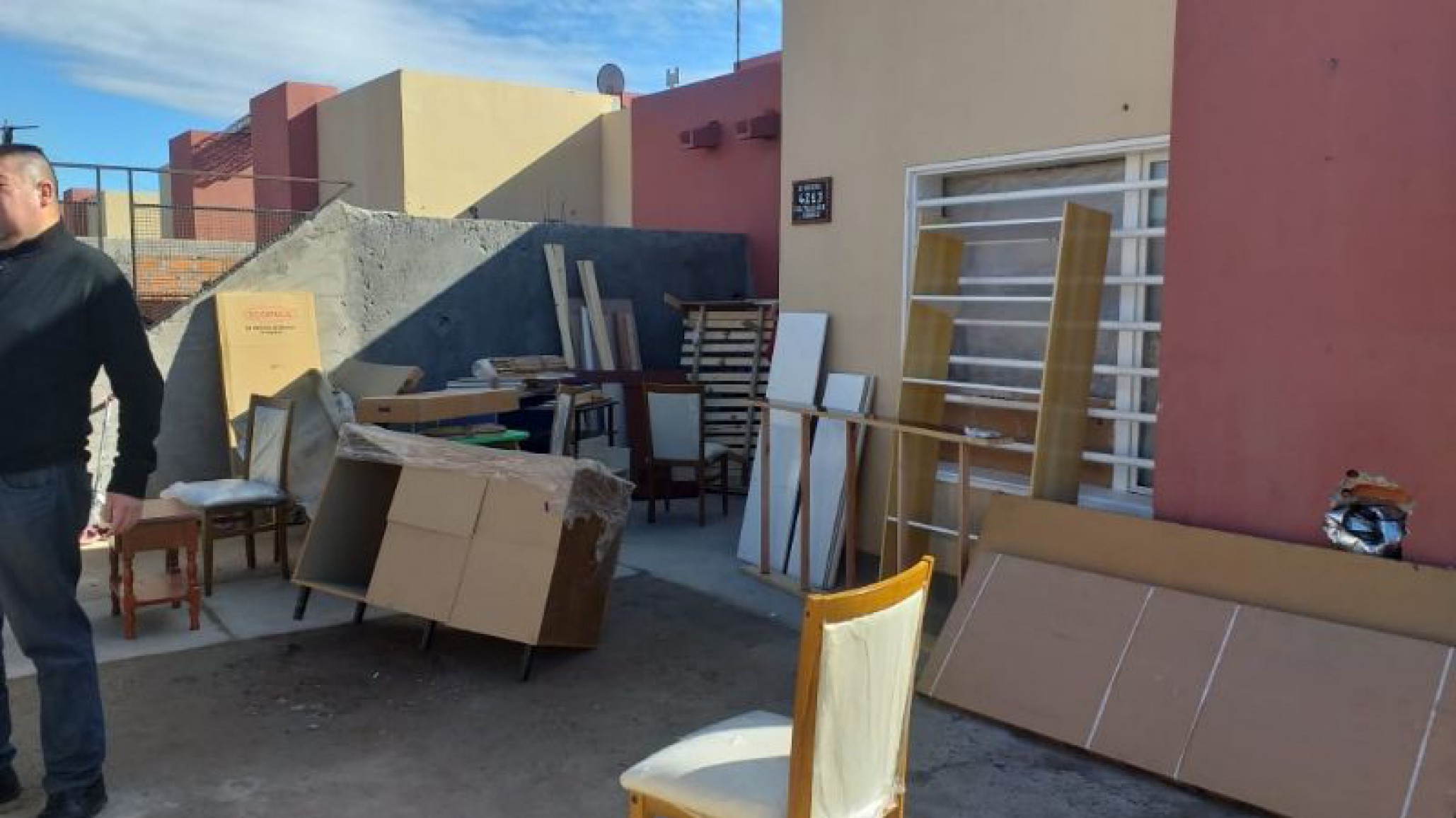 La policía recuperó gran parte de los muebles que fueron robados en un comercio de Trelew