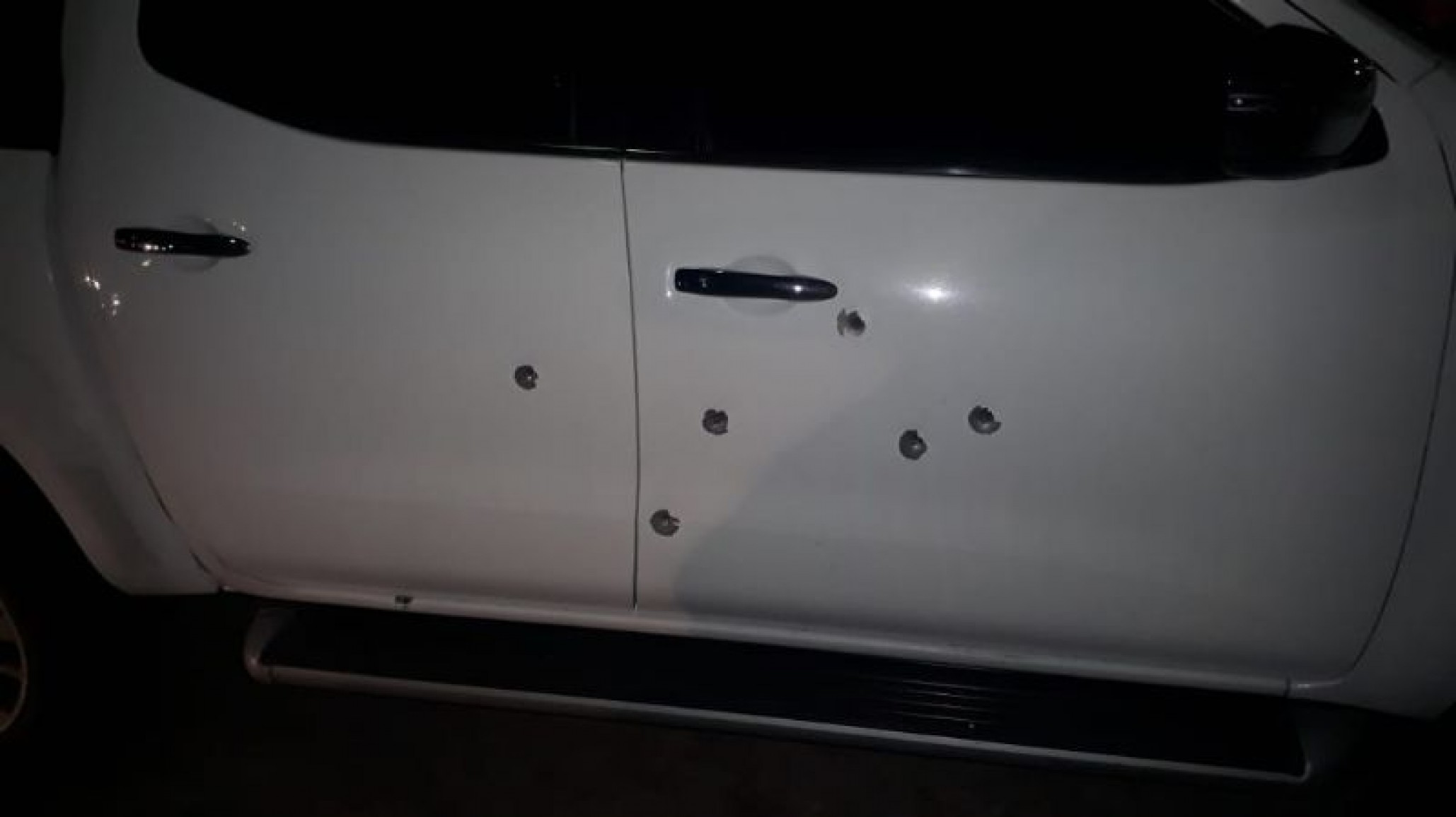 Arde Chubut, balearon la camioneta del Ministro Coordinador de Gabinete