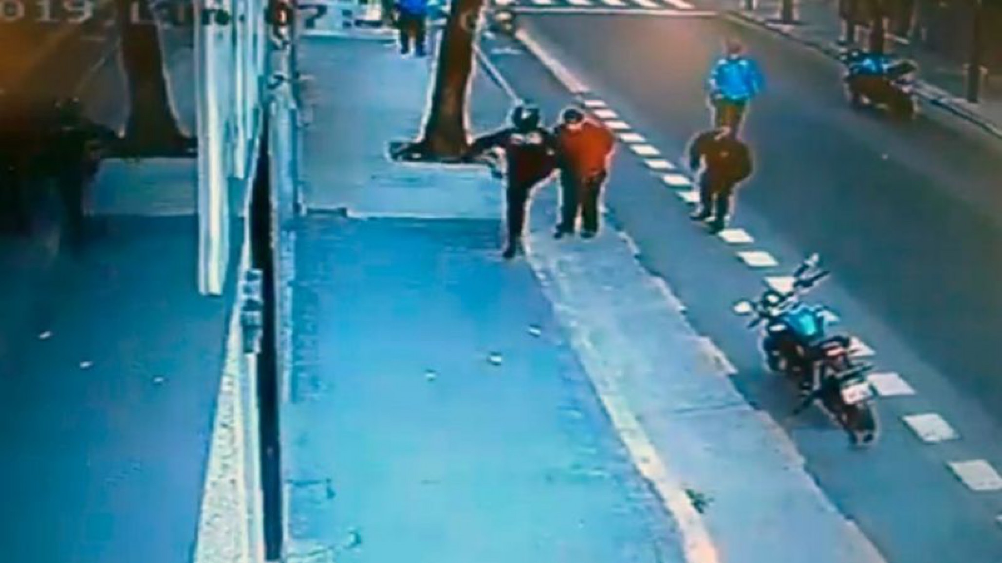 Liberaron al policía acusado de matar de una patada a un peatón