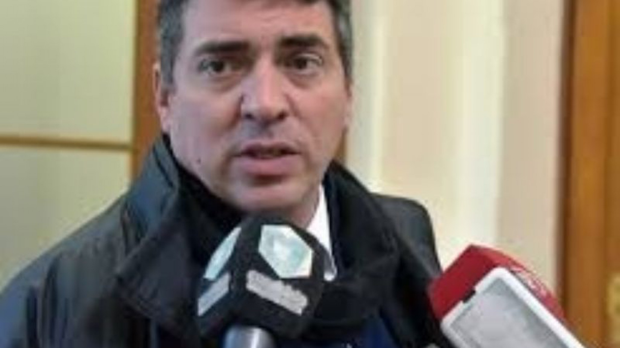 Arde Chubut: Renunció el Ministro de Educación Leonardo de Bella