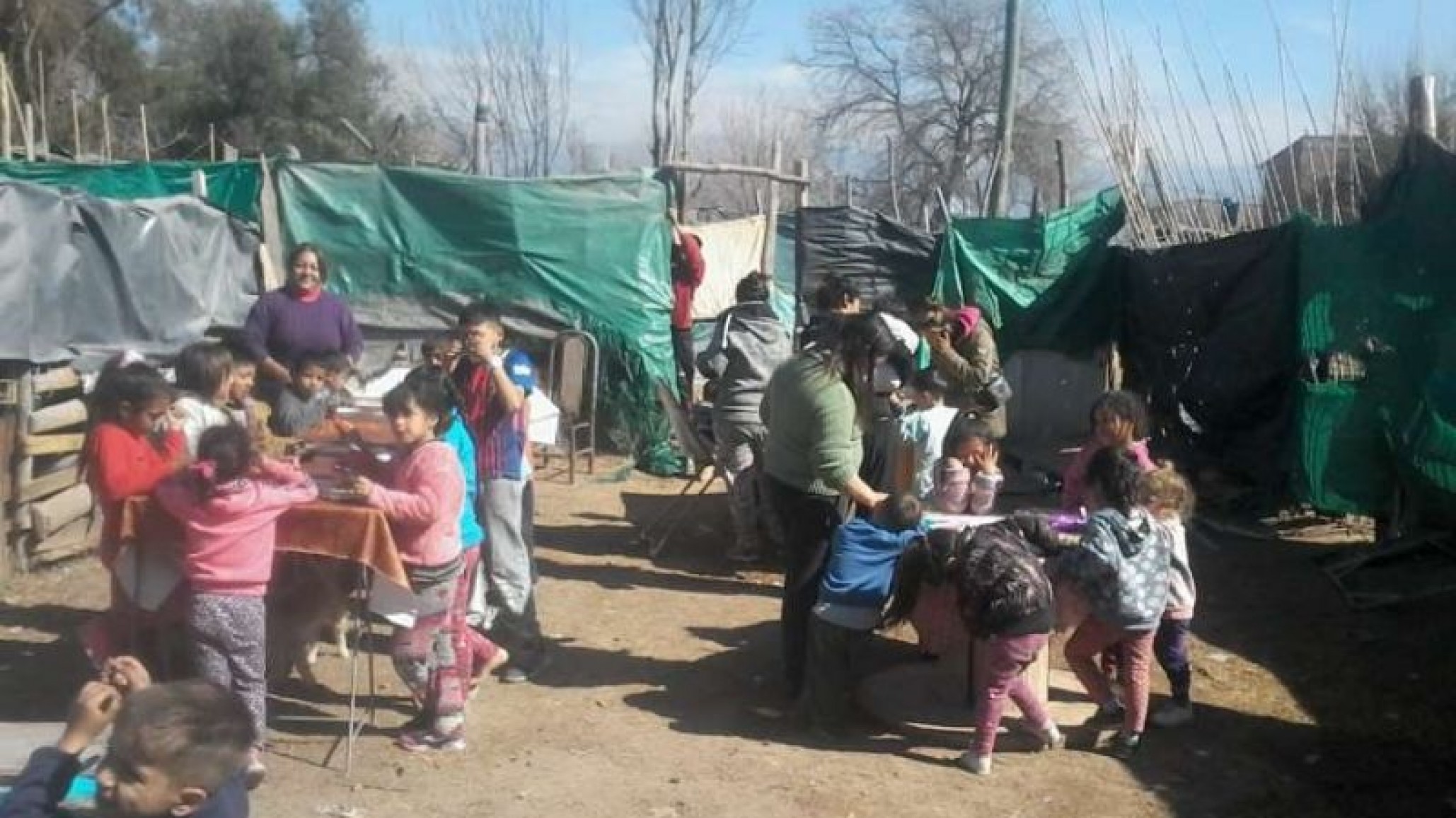 Abrieron un comedor para ayudar a más de 80 niños: por la crisis ya no saben cómo sostenerlo