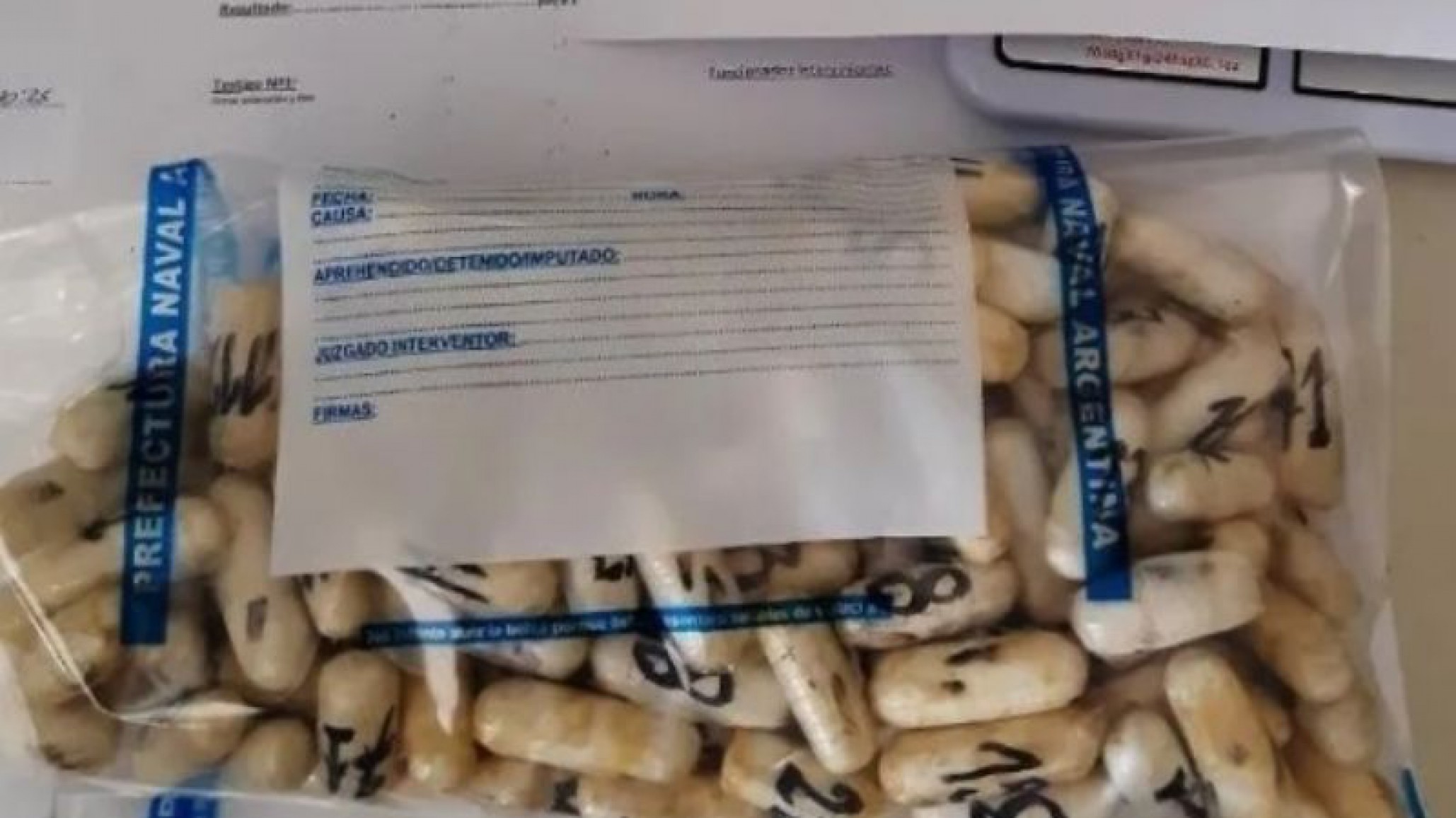 Llevaba 144 cápsulas de cocaína en su estómago y lograron detenerla en Retiro