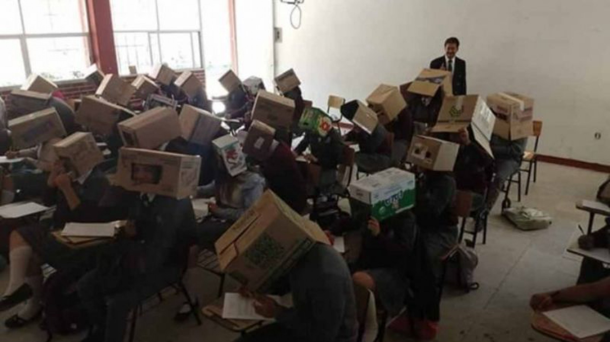 Un profesor encontró un infalible método para que sus alumnos no se copien