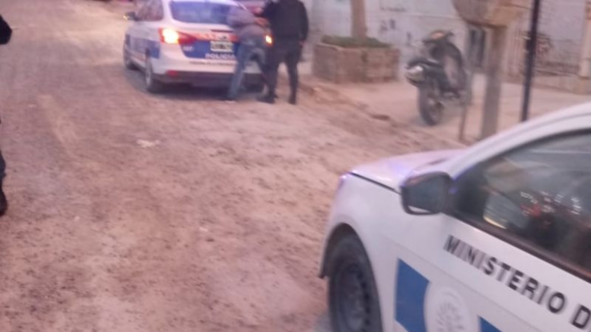 Policías los pararon para hacerles una multa, se dieron a la fuga, finalmente fueron detenidos