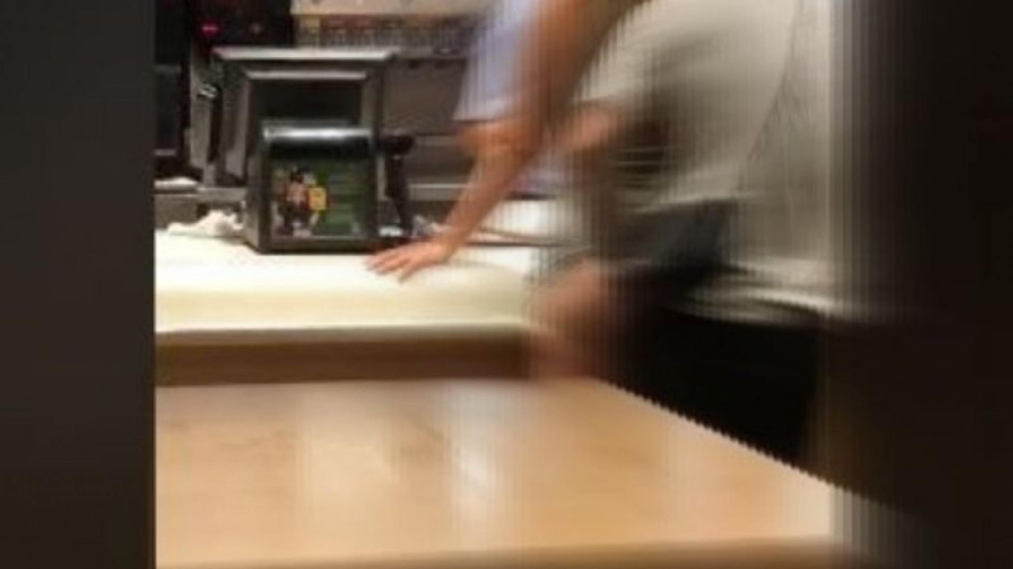 ¡Infraganti! Fueron a comprar comida y los agarraron en pleno rapidito