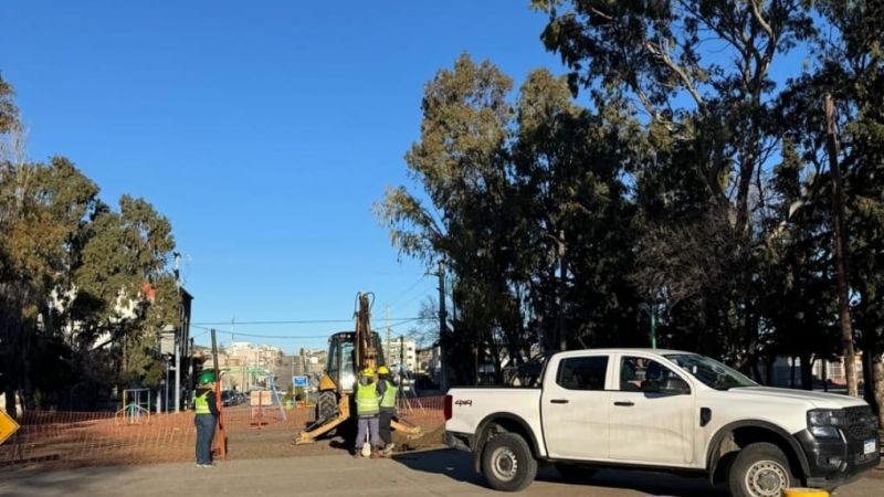 El Gobierno del Chubut inició la obra del nuevo conducto pluvial de descarga al mar en Comodoro Rivadavia
