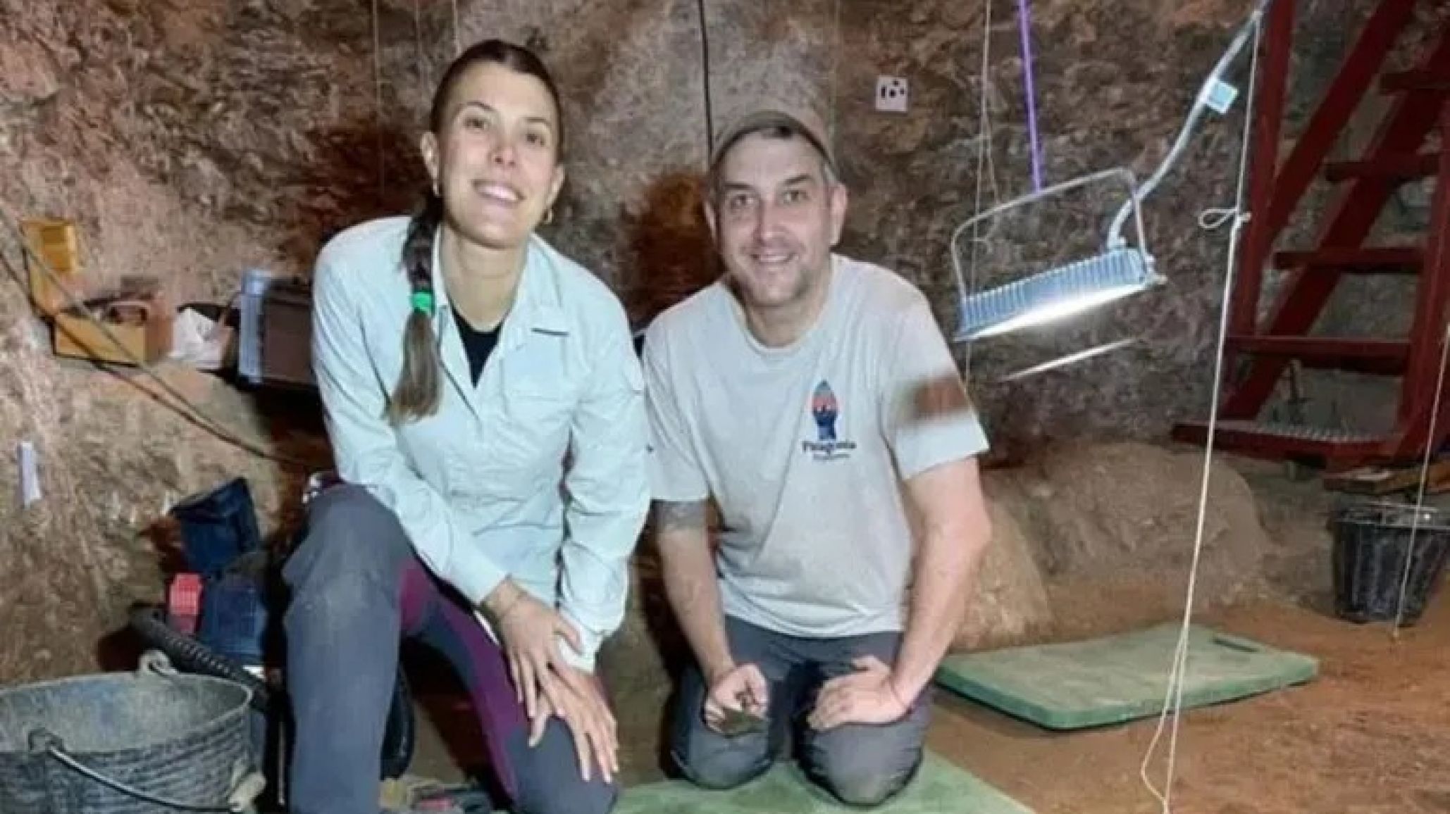 "Encontramos la figurita difícil": un arqueólogo de Esquel participó del hallazgo de dos rinocerontes de 200.000 años consumidos por neandertales
