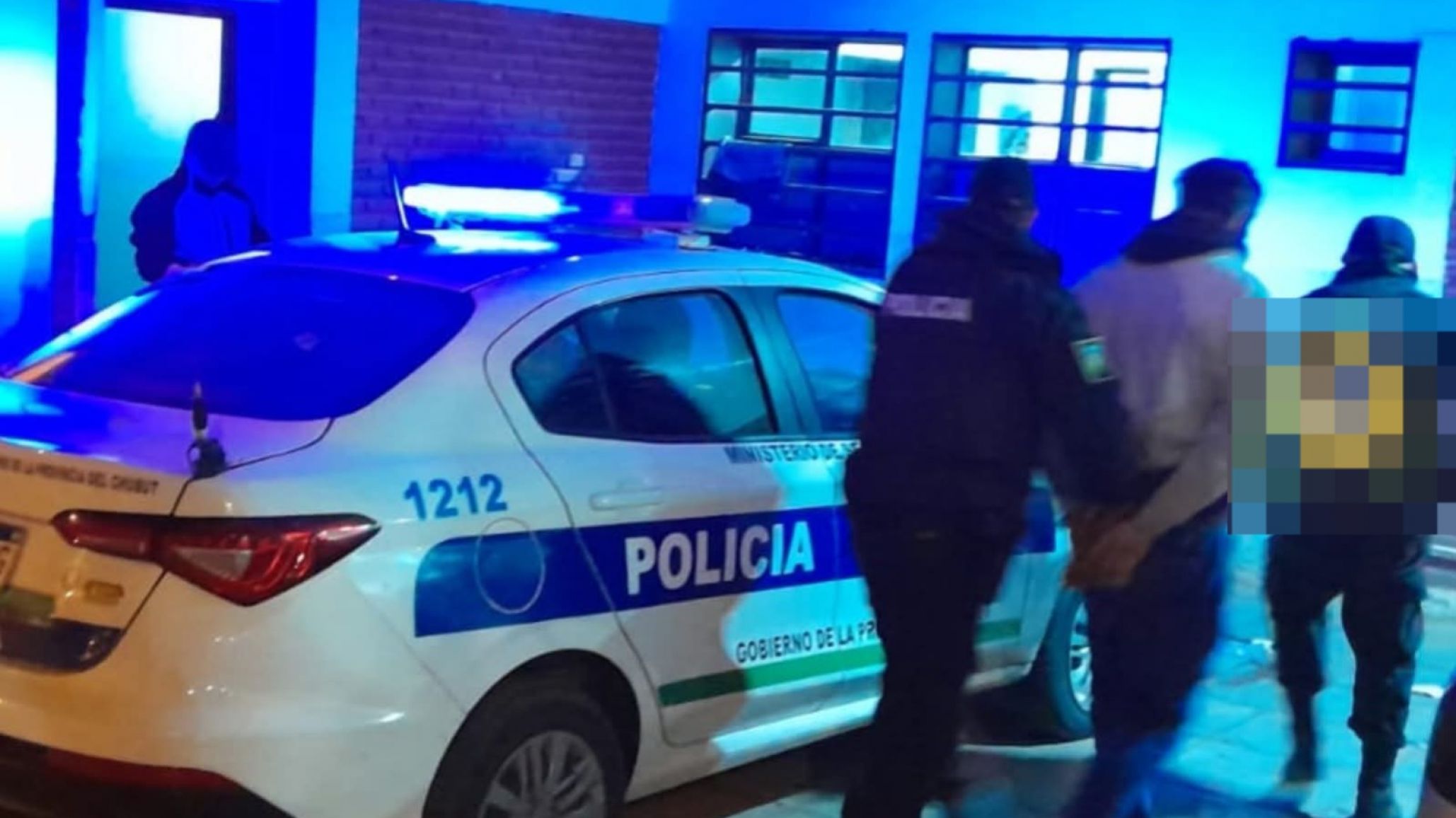 Entró a robar a un comercio, quedó atrapado en el interior y fue detenido por la Policía