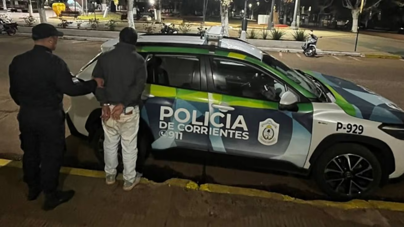 Discutió con su hermano, lo apuñaló en el pecho, lo mató y luego se entregó a la Policía