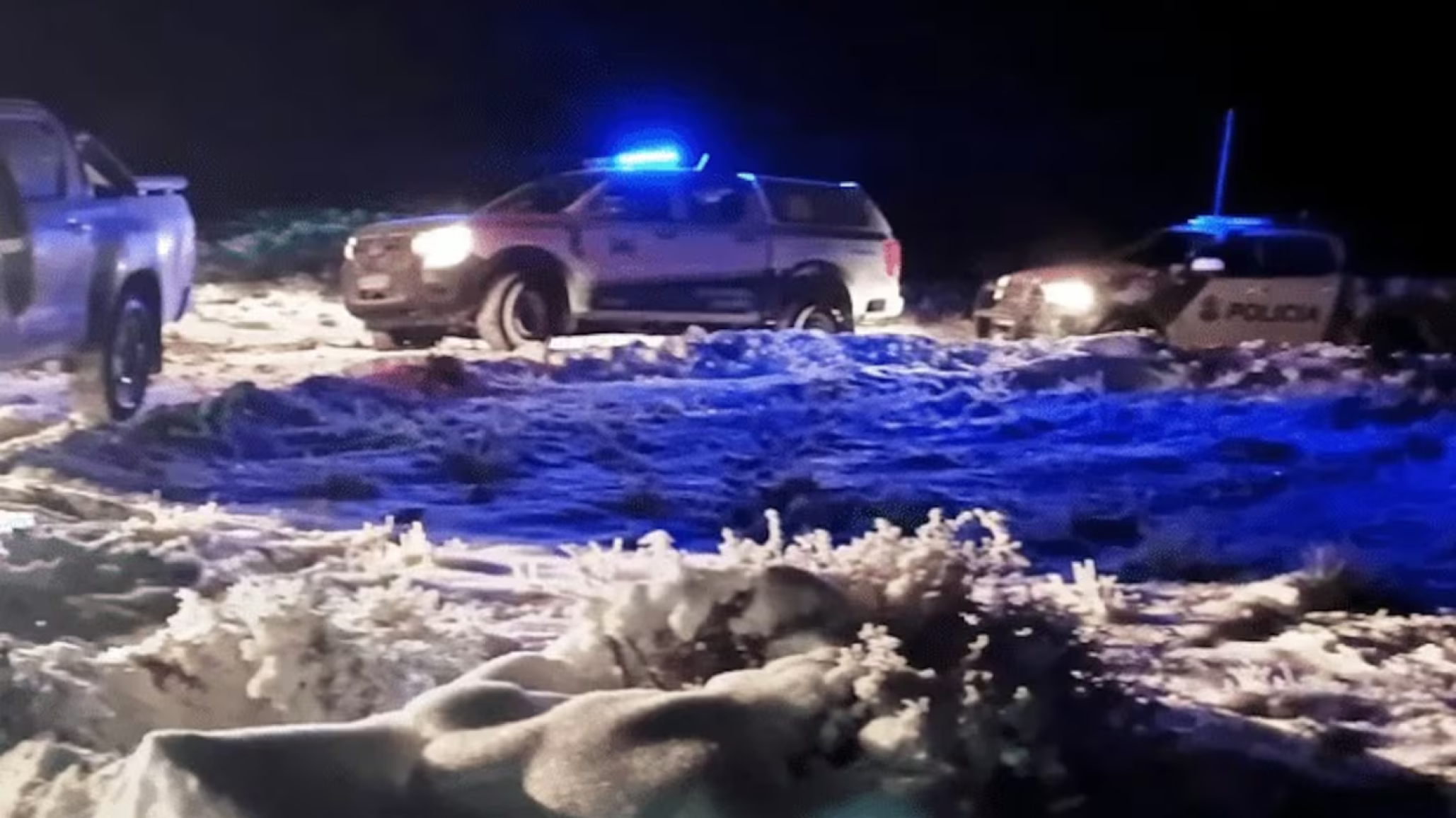 Quedaron atrapados 44 horas en la nieve con temperaturas de -22 °C y sobrevivieron dentro de una camioneta