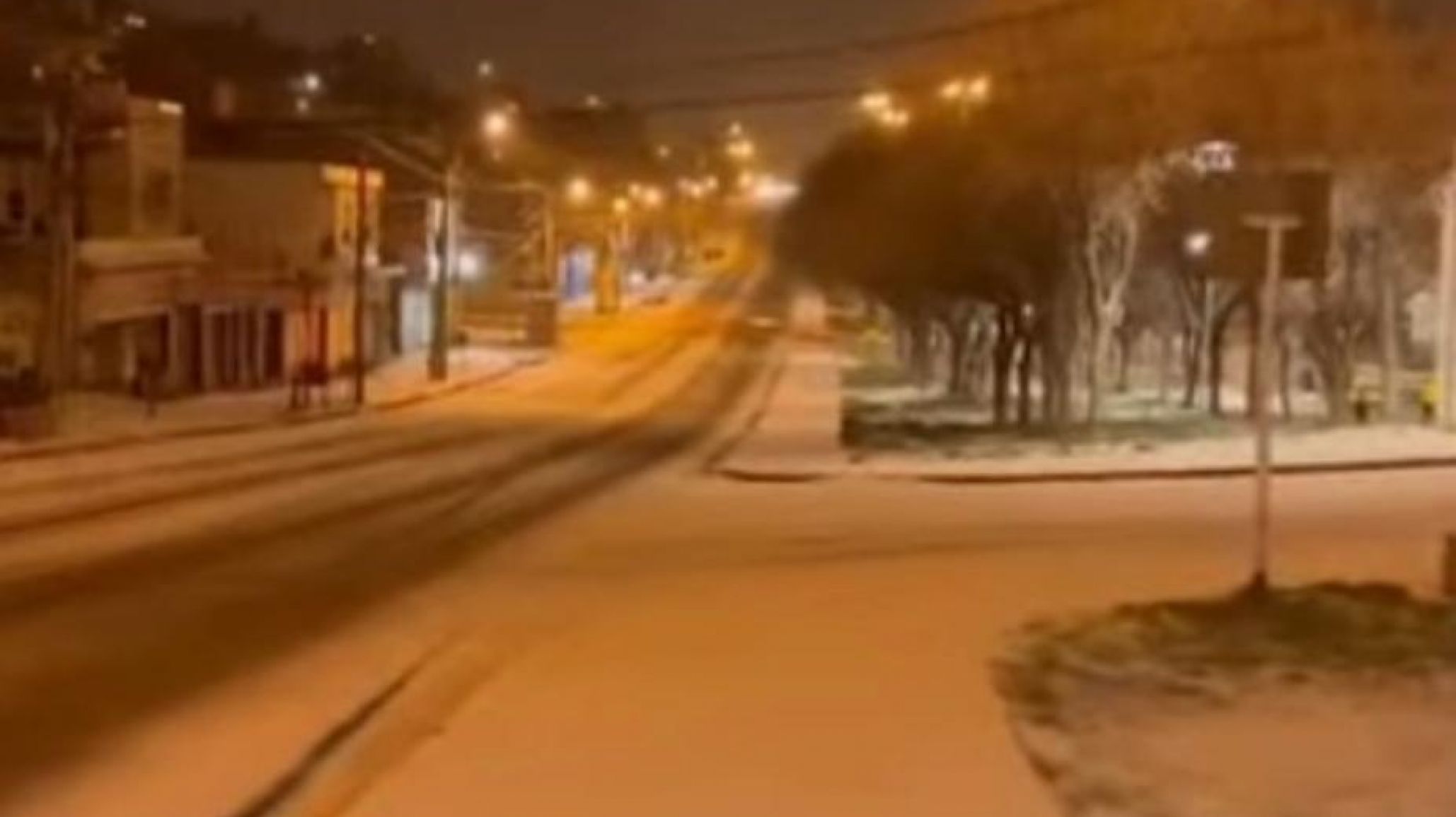 Por la nieve y el hielo, el Municipio pidió evitar calles con pendientes y caminos alternativos