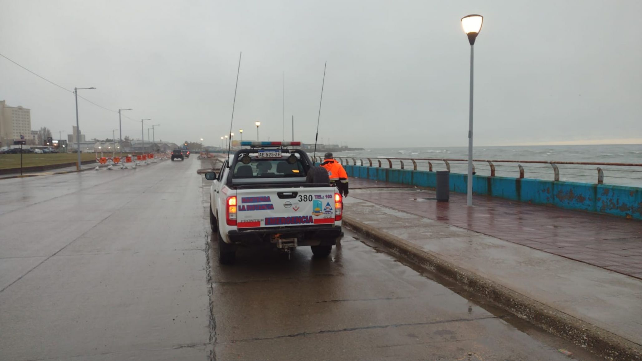 La Municipalidad descarta cerrar la avenida Ducós por la marejada y proyecta obras de protección en la costa