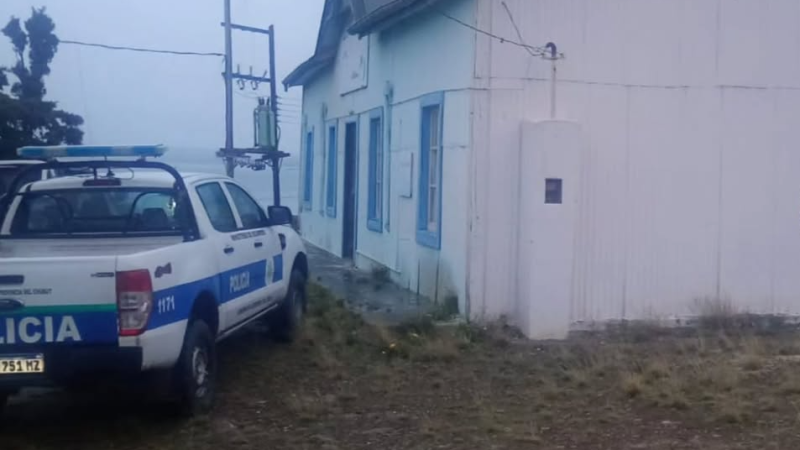 Detuvieron a un hombre por ingresar a robar a una iglesia en Camarones