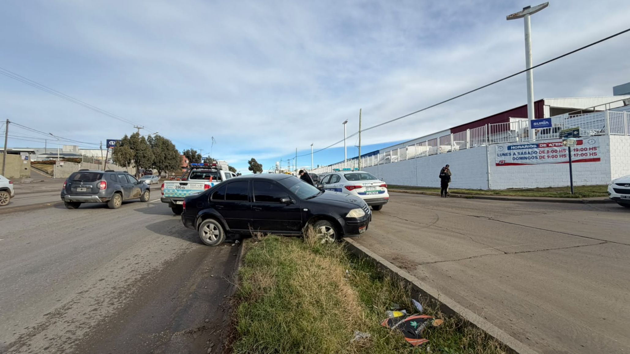 Comodoro: Robaron un Volkswagen Bora, cometieron delitos y lo abandonaron frente a un supermercado