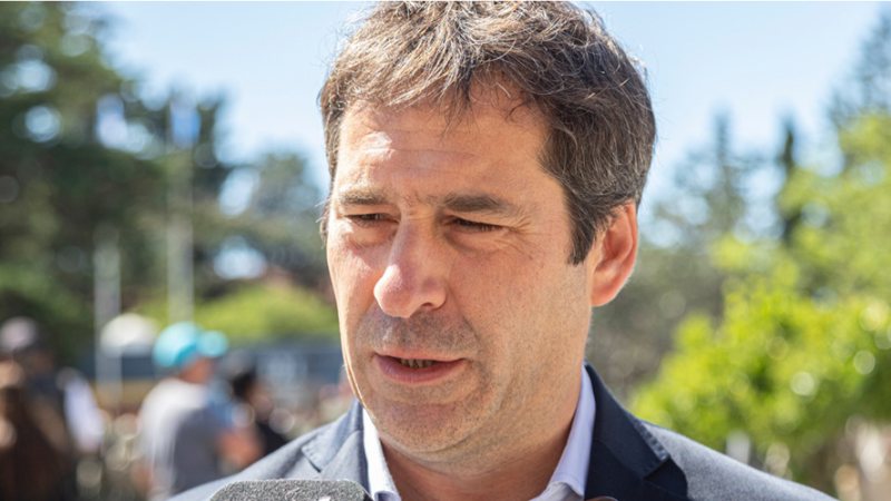 Luque acompañó el aniversario de Rada Tilly y reclamó por una nueva ausencia del gobernador en la zona sur