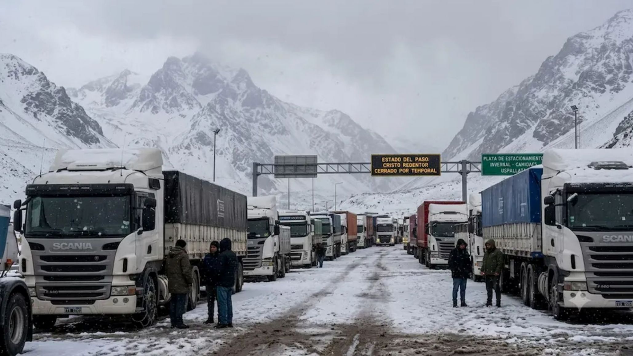 Paso a Chile cerrado por nieve: más de 1.500 camiones varados y crece la incertidumbre en la cordillera
