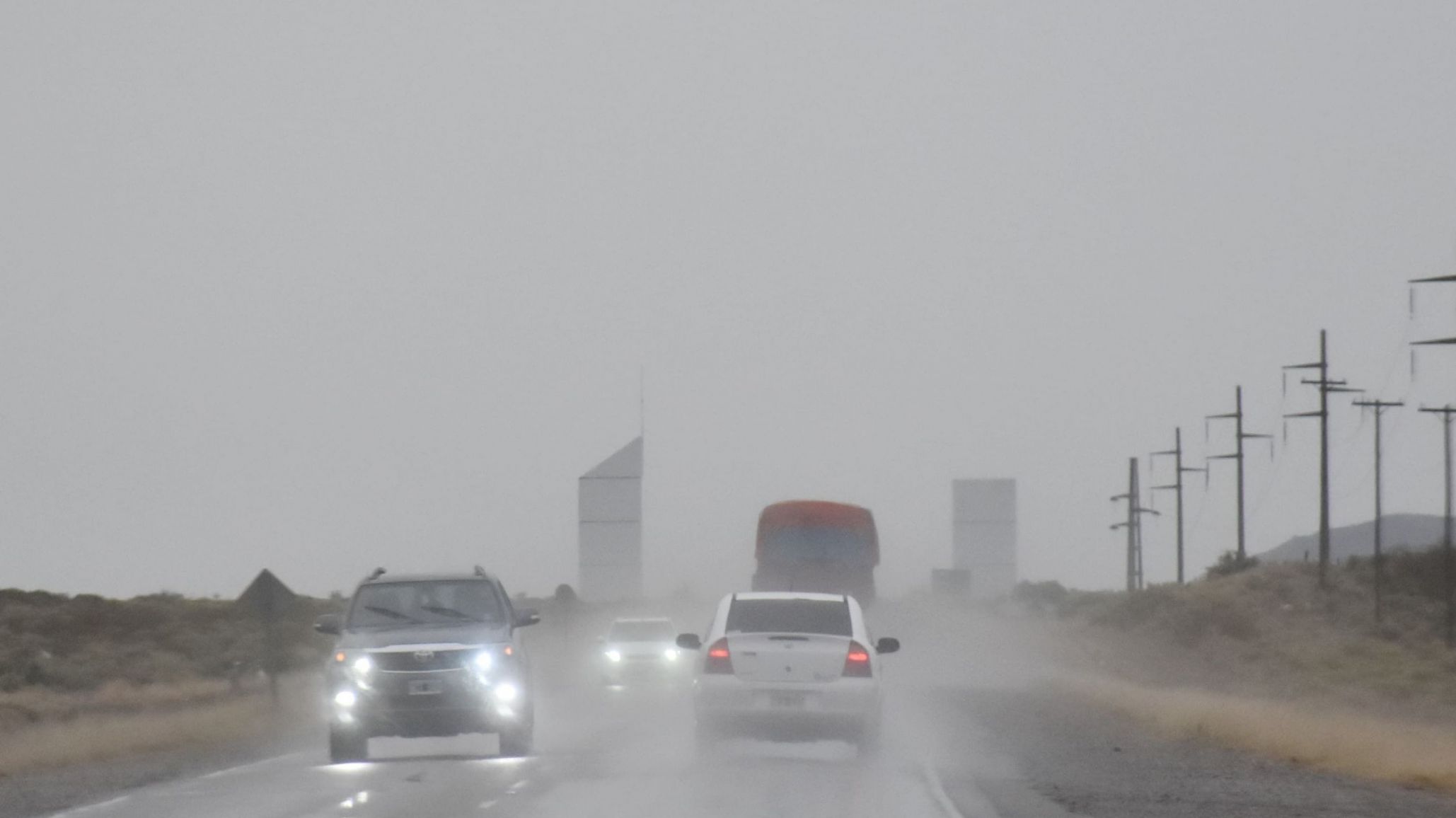 Estado de la Ruta 26 hoy: precaución por nieve, barro y calzada húmeda entre Comodoro y Sarmiento