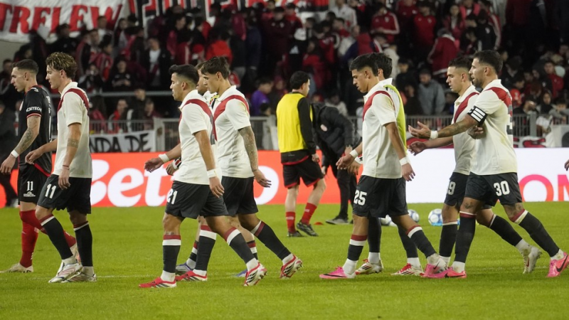 El Millonario cayó 1-0 con Barracas Central y fue despedido entre silbidos
