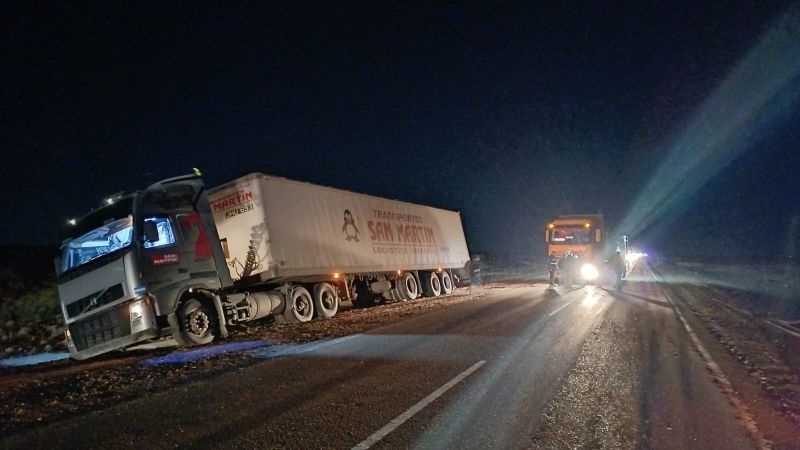 Despiste de un camión en cercanías de Camarones: el conductor salió ileso