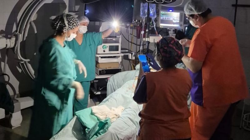Falló el generador del Hospital de Esquel y terminaron dos cirugías alumbrándose con los celulares