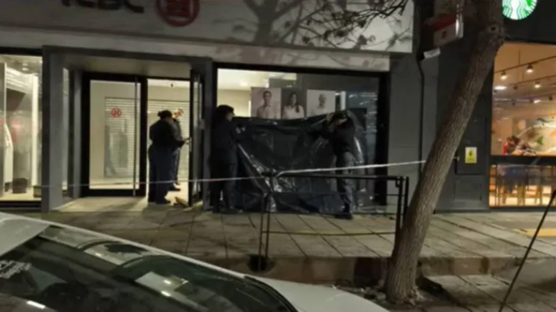 Encontraron muerto a un hombre dentro de un cajero automático