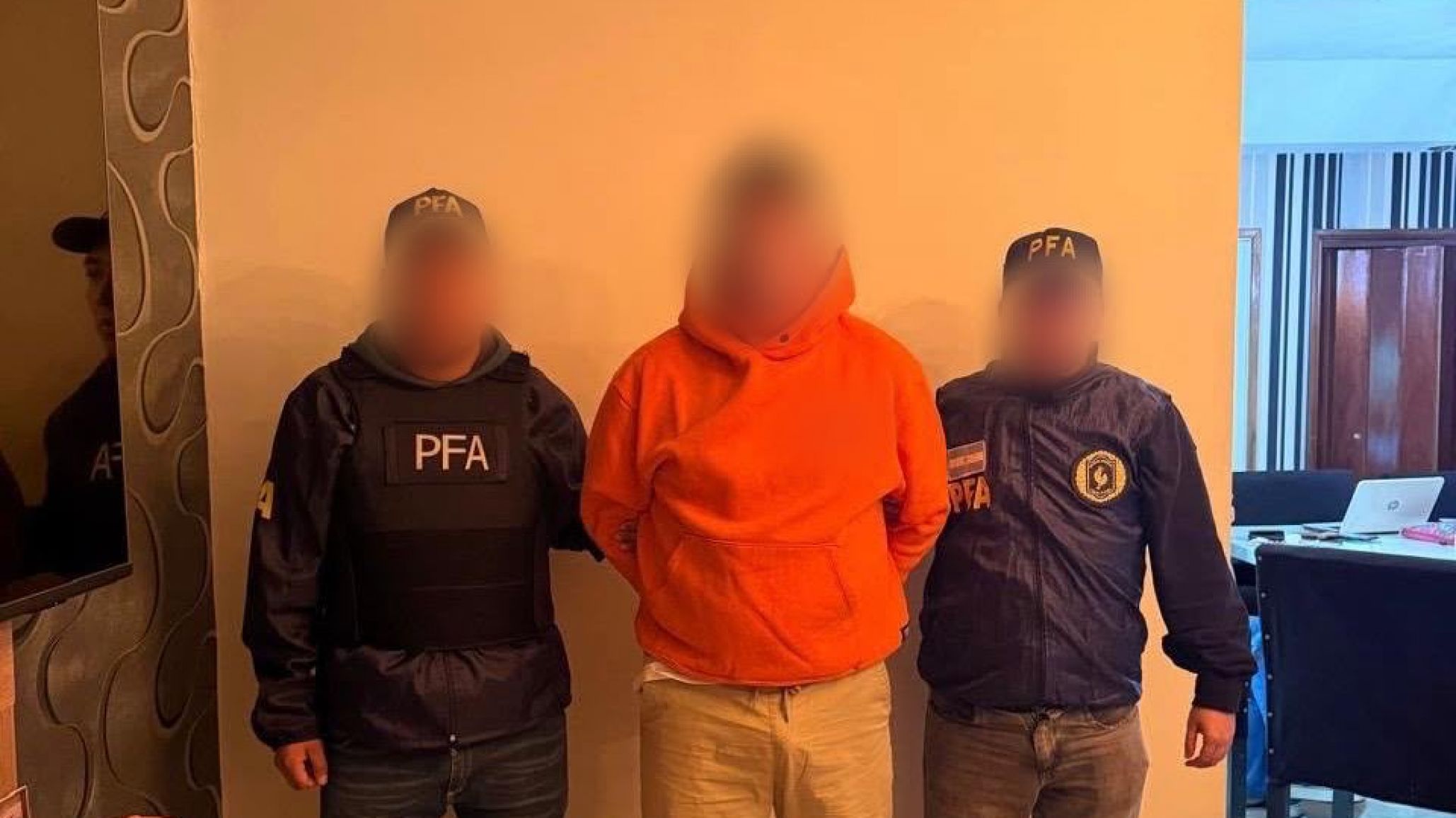 Detuvieron a dos hombres acusados de encubrir a una de las gitanas señaladas por una millonaria estafa