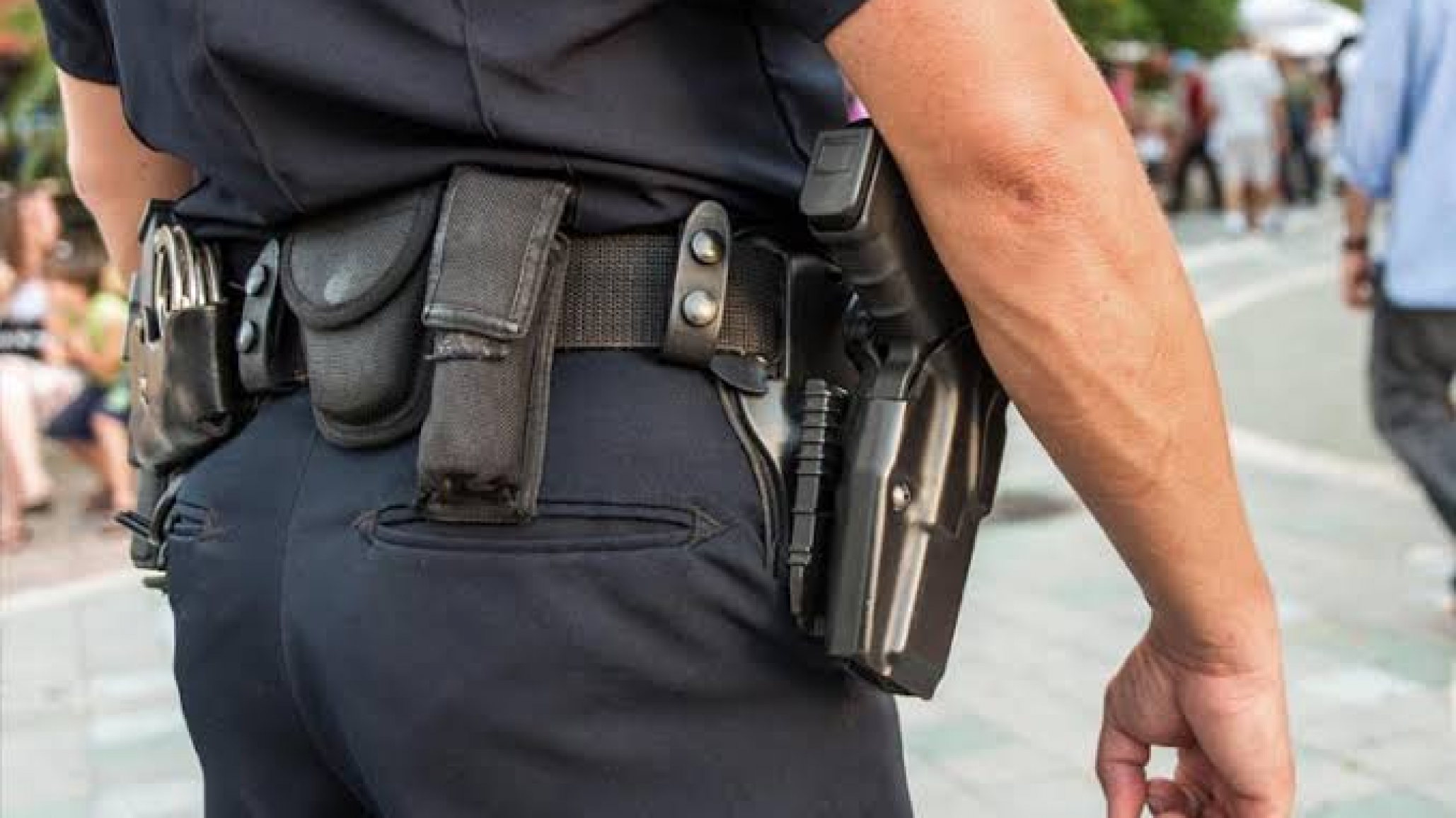 Investigan a un joven acusado de robar el arma reglamentaria de una empleada policial