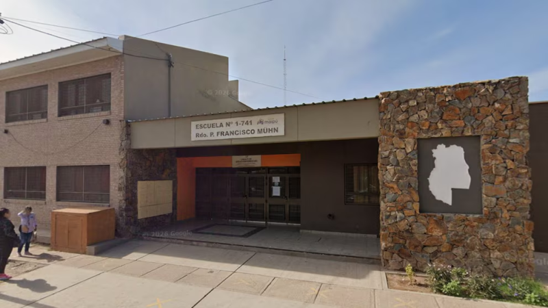 Un alumno de 12 años llevó marihuana a una escuela primaria y la ofreció a sus compañeros