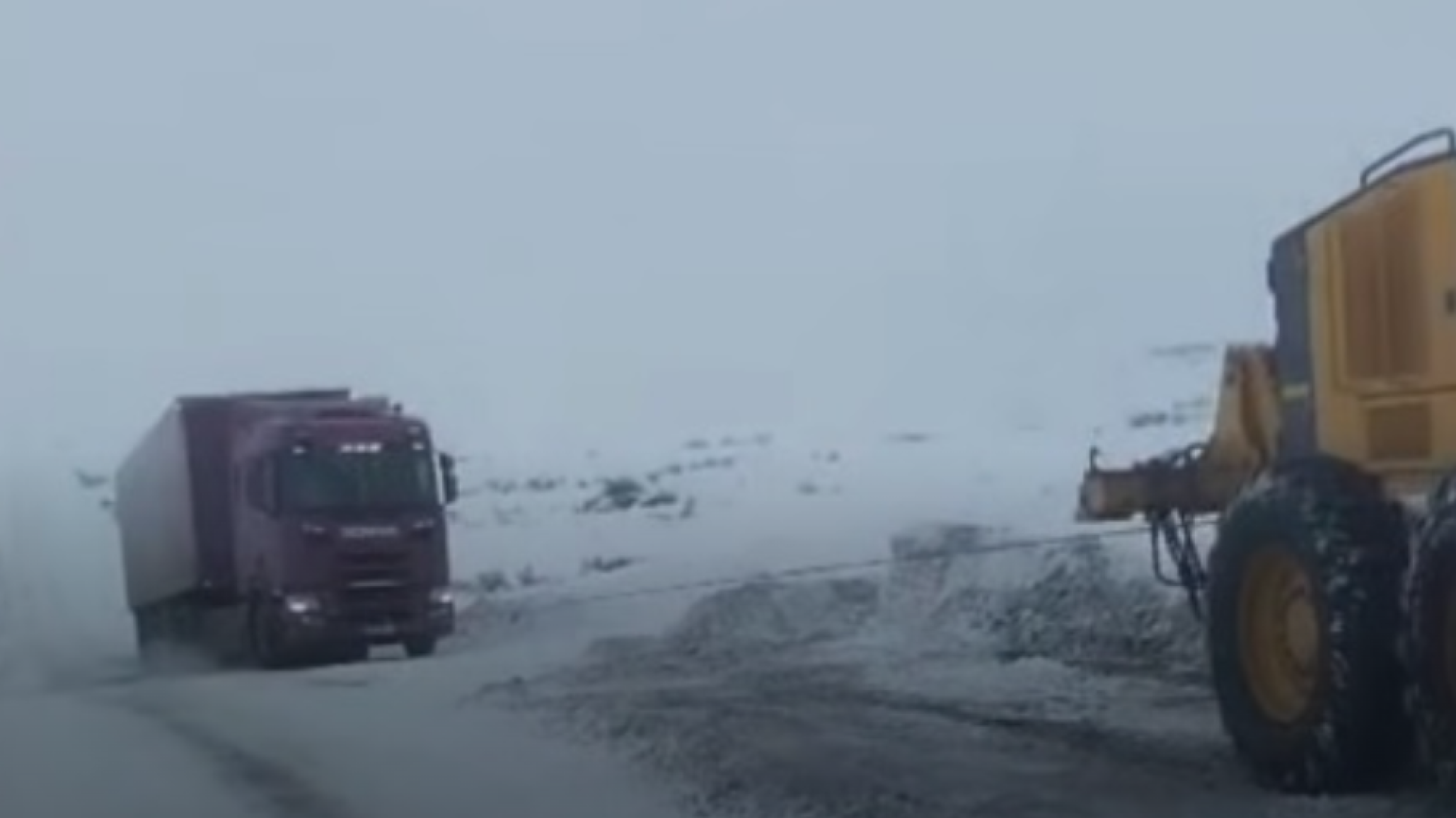 Un camión fue asistido en la Ruta 40 tras quedar detenido por no usar cadenas