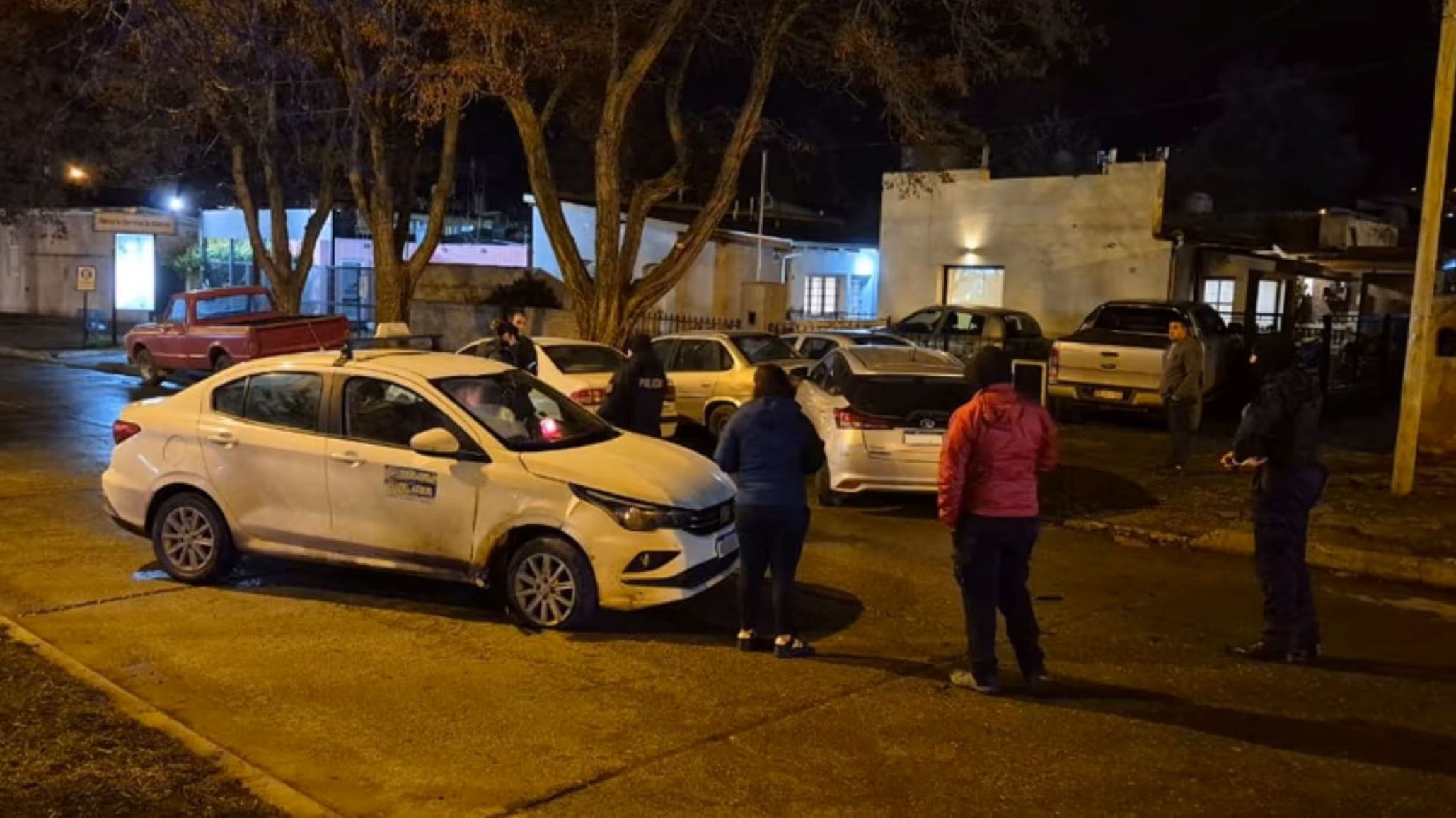 Choque en Esquel: taxista alcoholizado provocó una carambola y dio 2,26 g/l en el test de alcoholemia