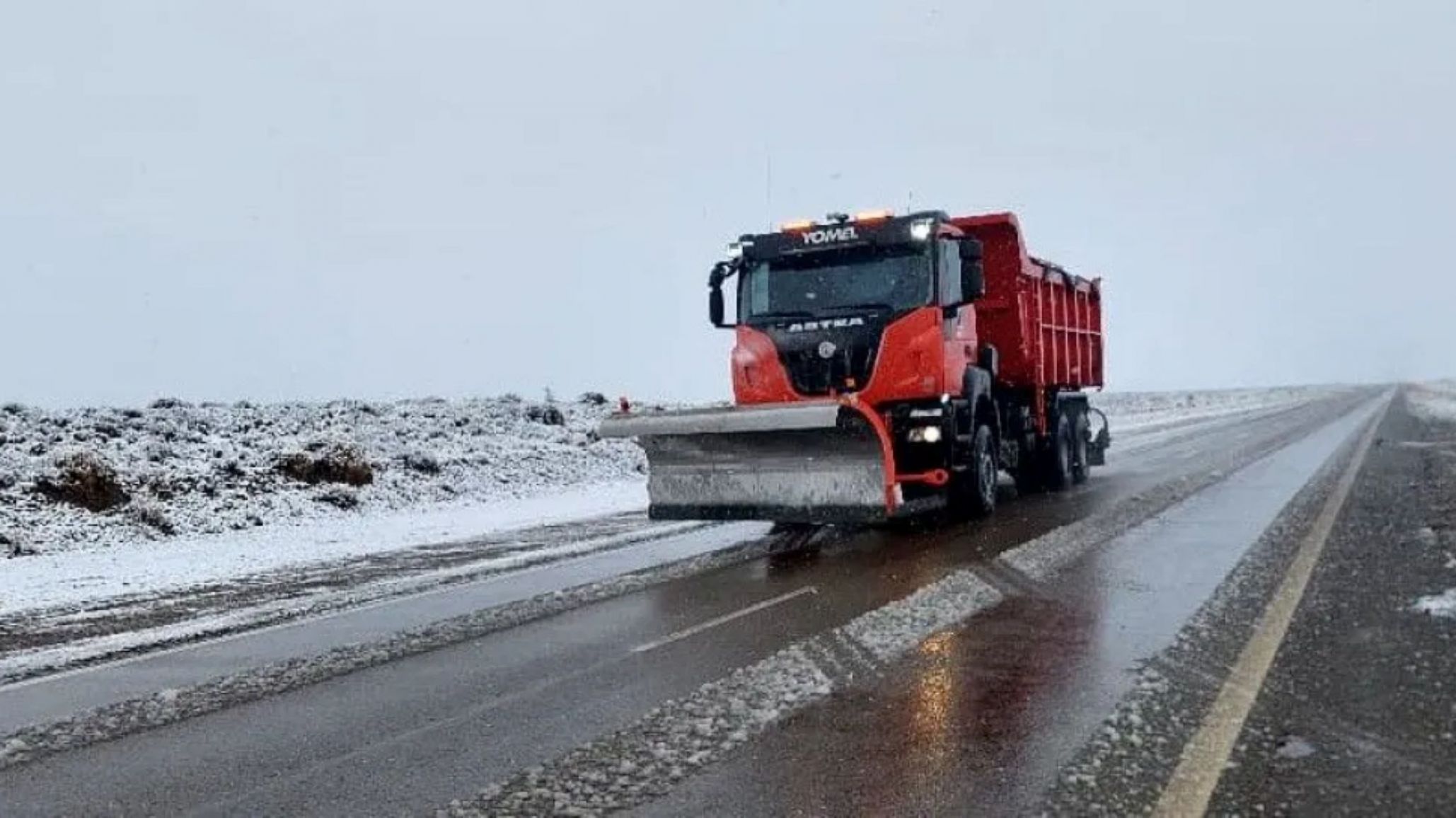 Alerta por nieve y niebla en la Ruta Nacional 26: piden máxima precaución entre Comodoro y Sarmiento