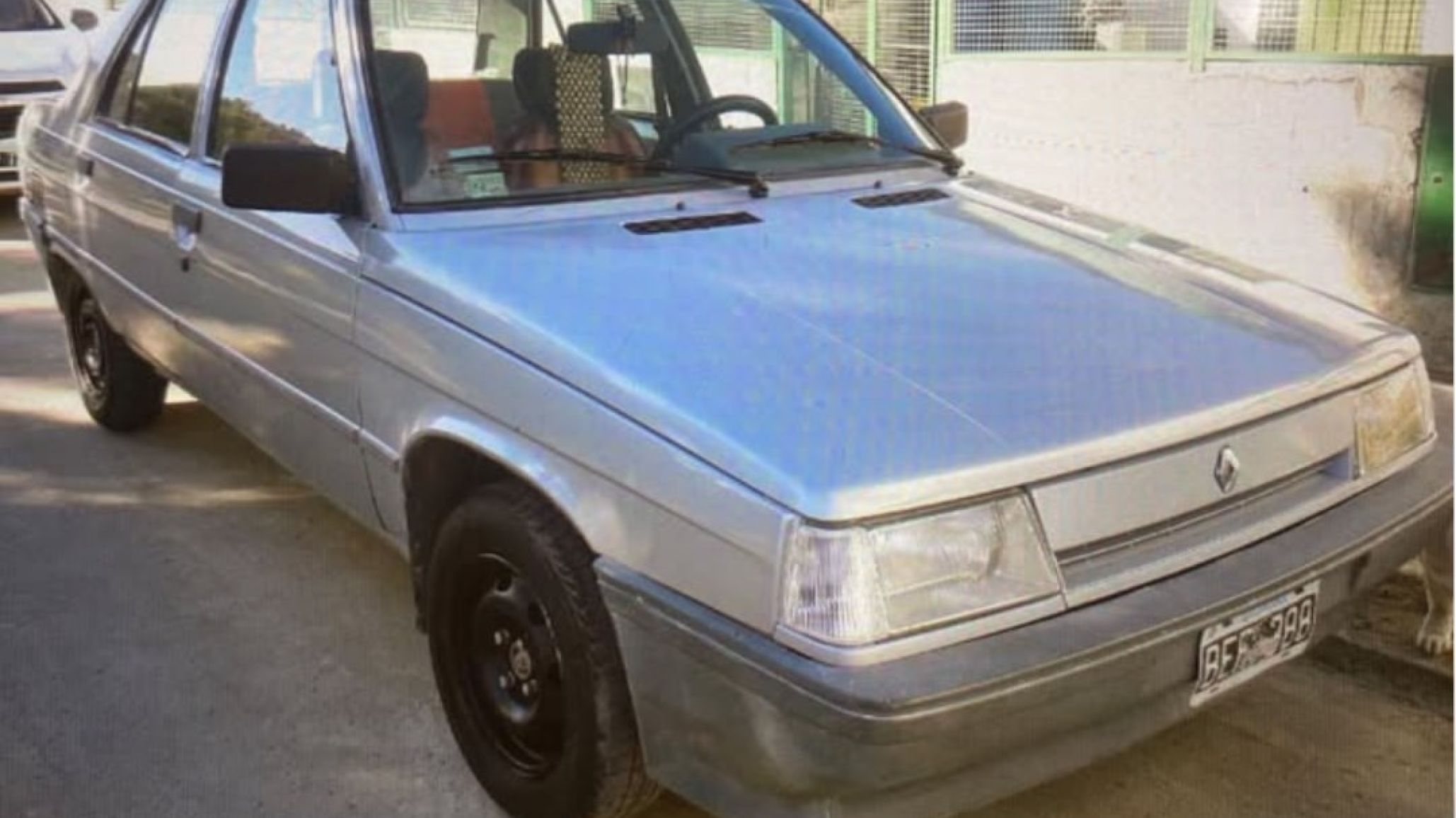 Comodoro: encontraron abandonado y sin cubiertas el auto robado a una pareja de adultos mayores