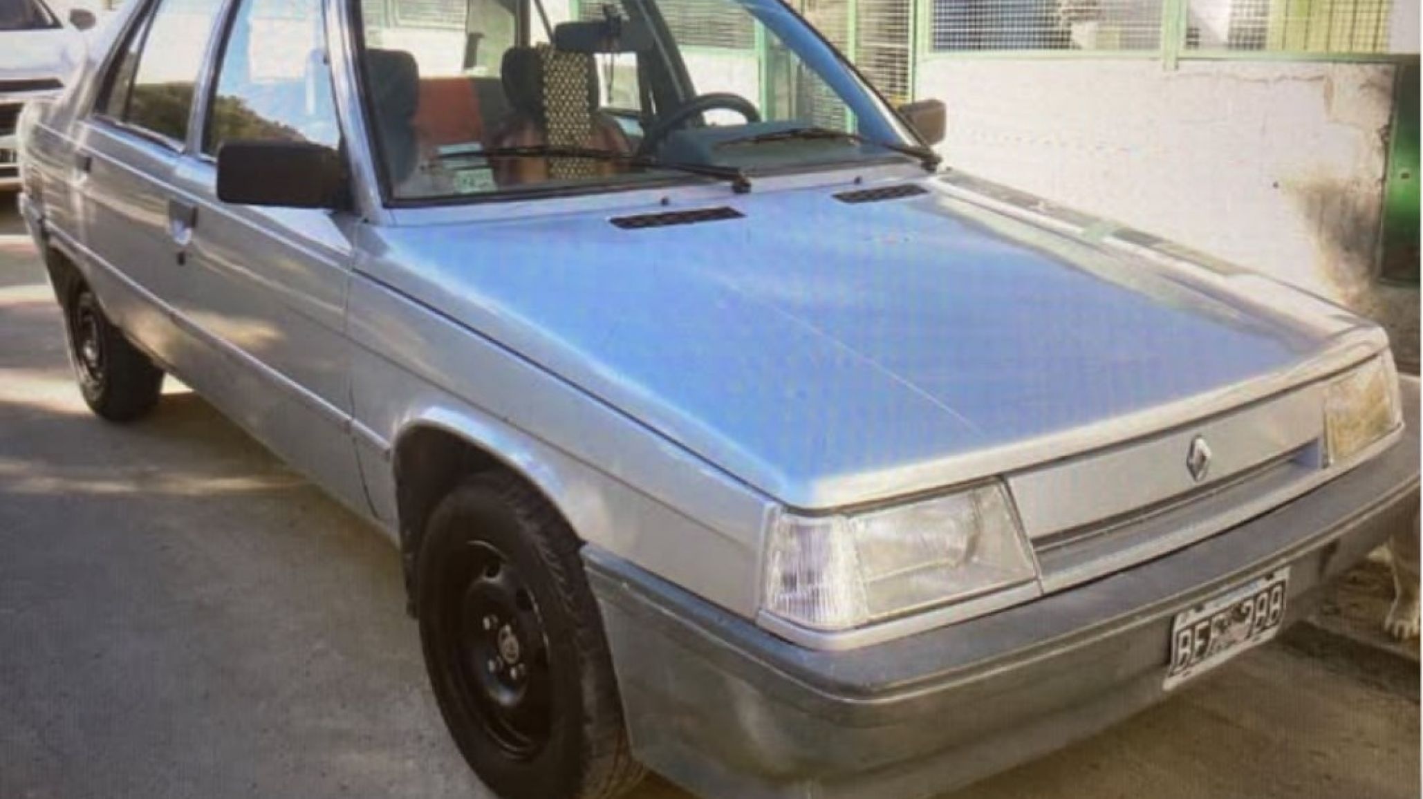 Comodoro: encontraron abandonado y sin cubiertas el auto robado a una pareja de adultos mayores