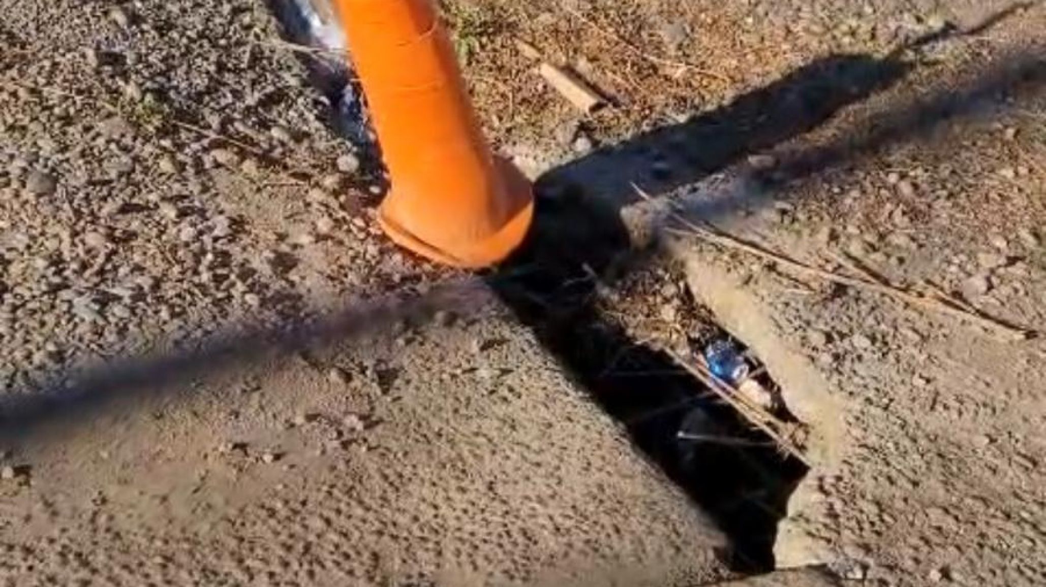 Vecinos de Laprida colocarán tapas en un pluvial y piden mejoras para el barrio