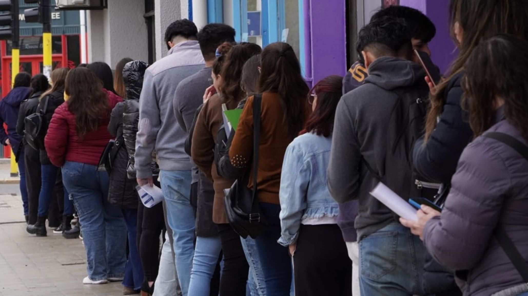 Crisis laboral: las empresas en Chubut reciben hasta 500 CV por un solo puesto