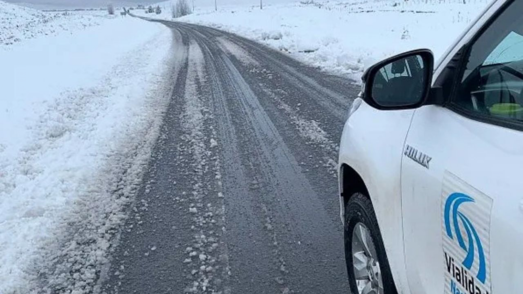 Cortaron un tramo de la Ruta 40 por la intensa nevada en la cordillera de Chubut