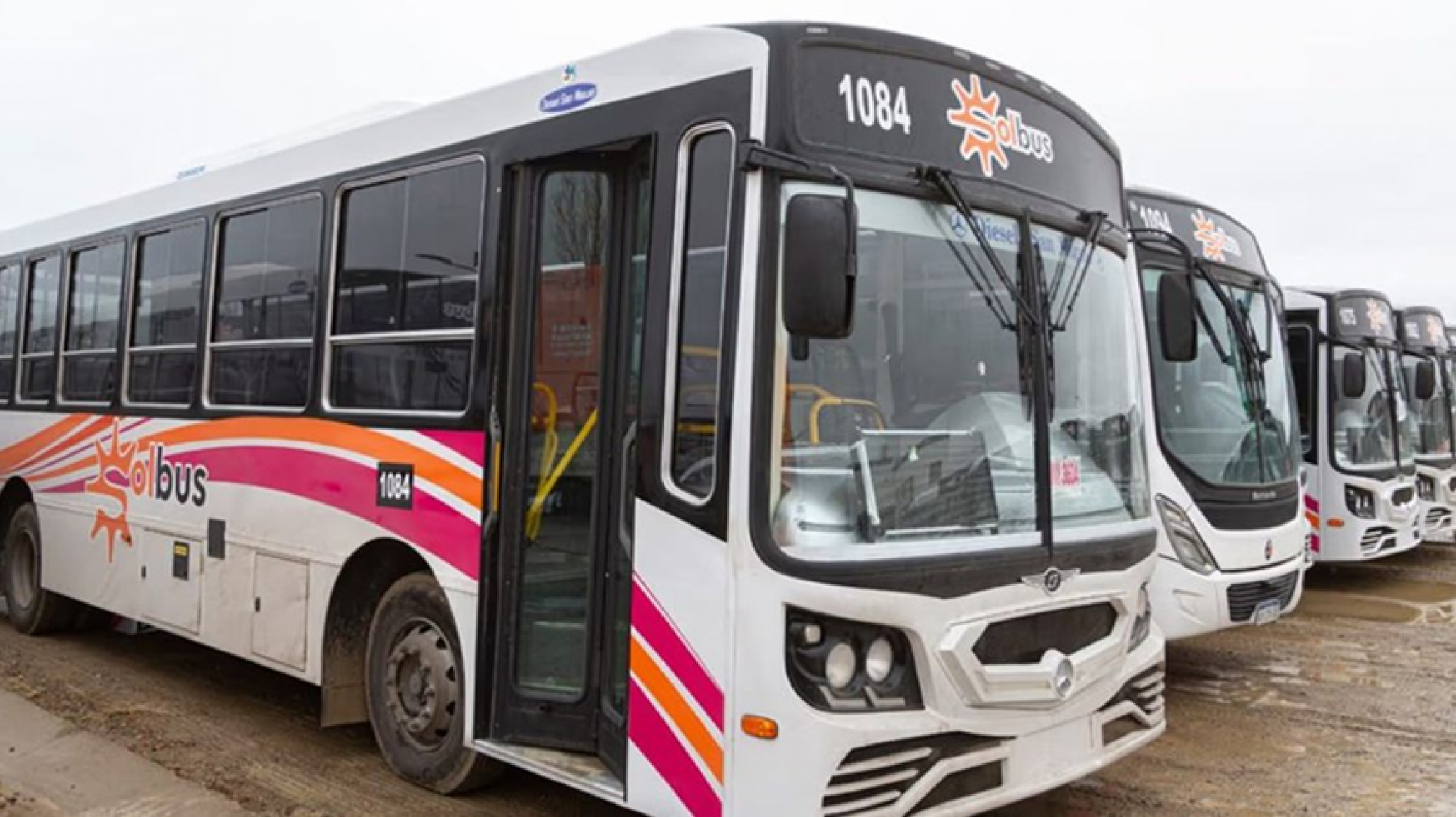 SolBus reconoció inconvenientes en el inicio del servicio y anticipó cambios en recorridos y frecuencias