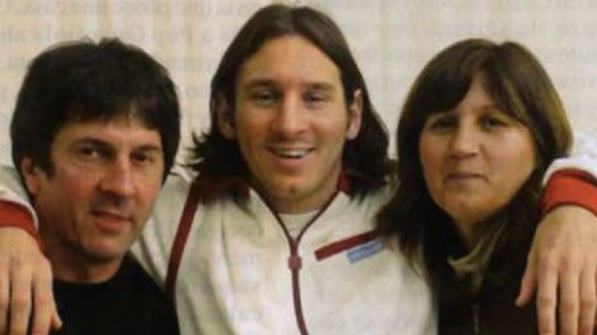 La historia de los padres de Lionel Messi: de una vida sin lujos en Rosario a la decisión que cambió el futuro de Leo