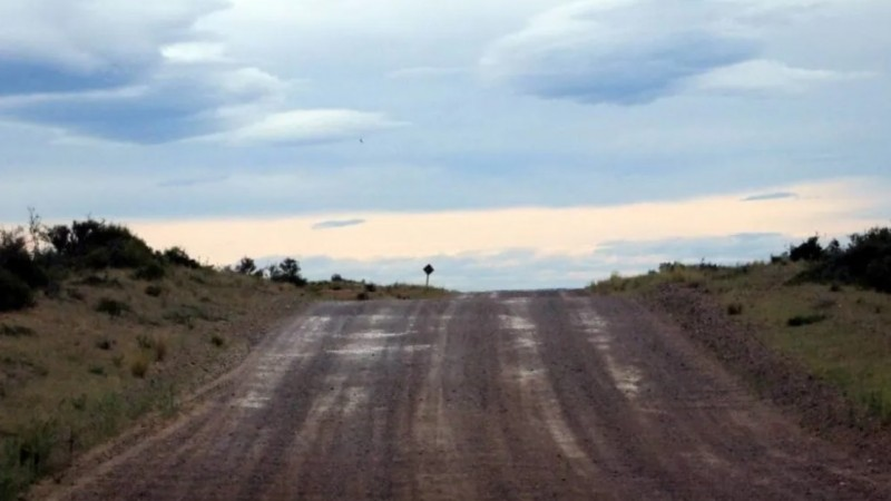 Otra vez cerraron el acceso a Península Valdés: la lluvia y el barro dejaron intransitables los caminos