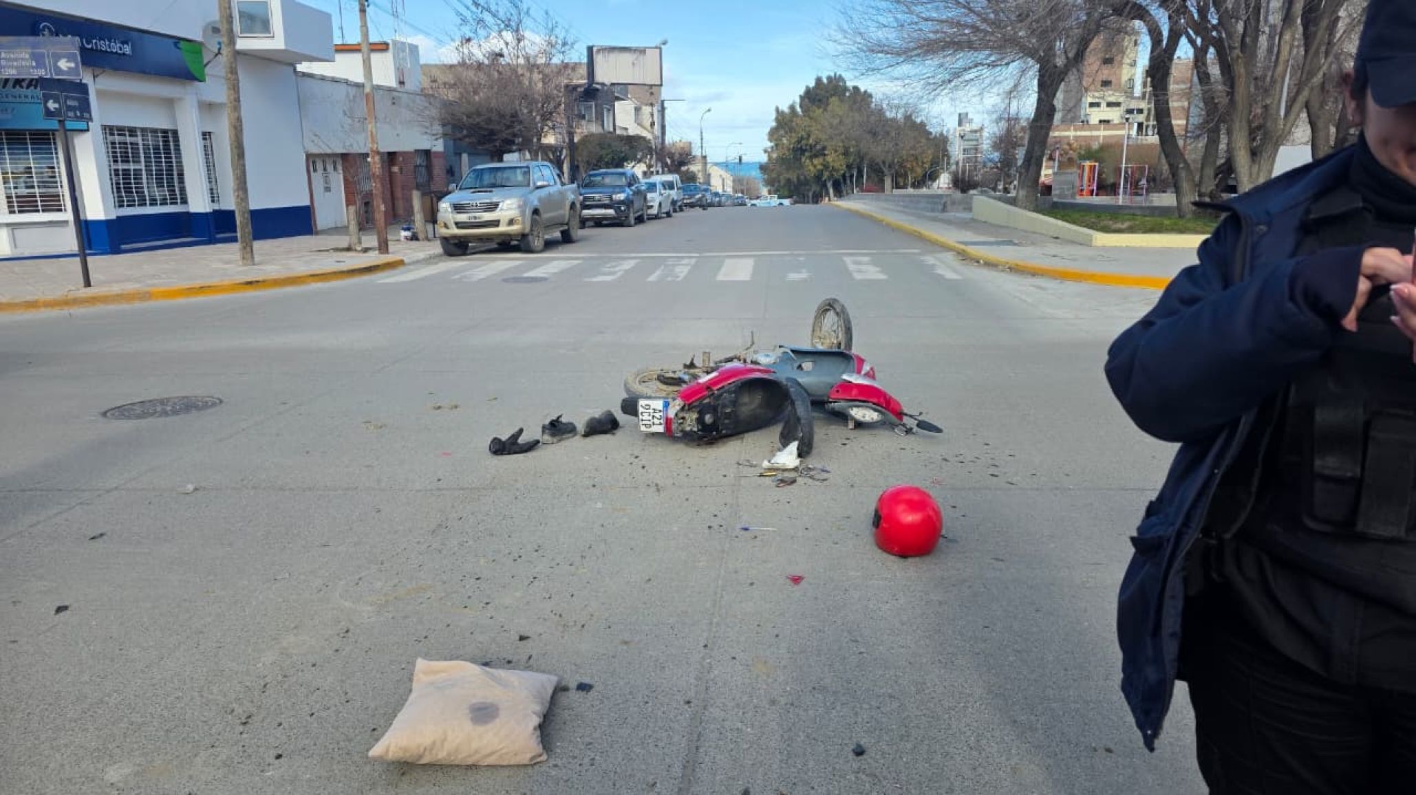 Accidente: un motociclista terminó herido tras un choque con un auto