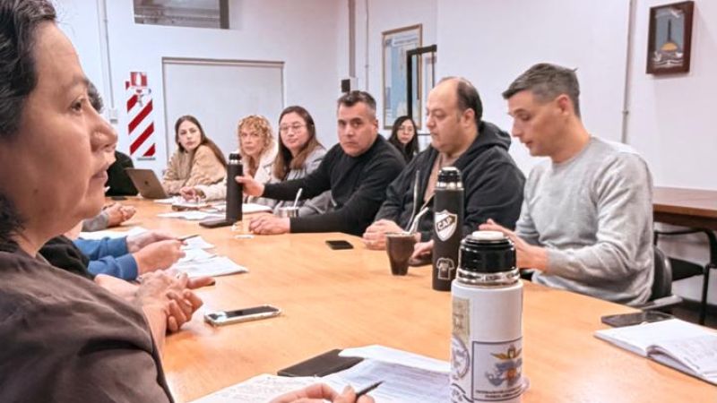 Taxistas participaron de una reunión en el Concejo para pedir una readecuación tarifaria