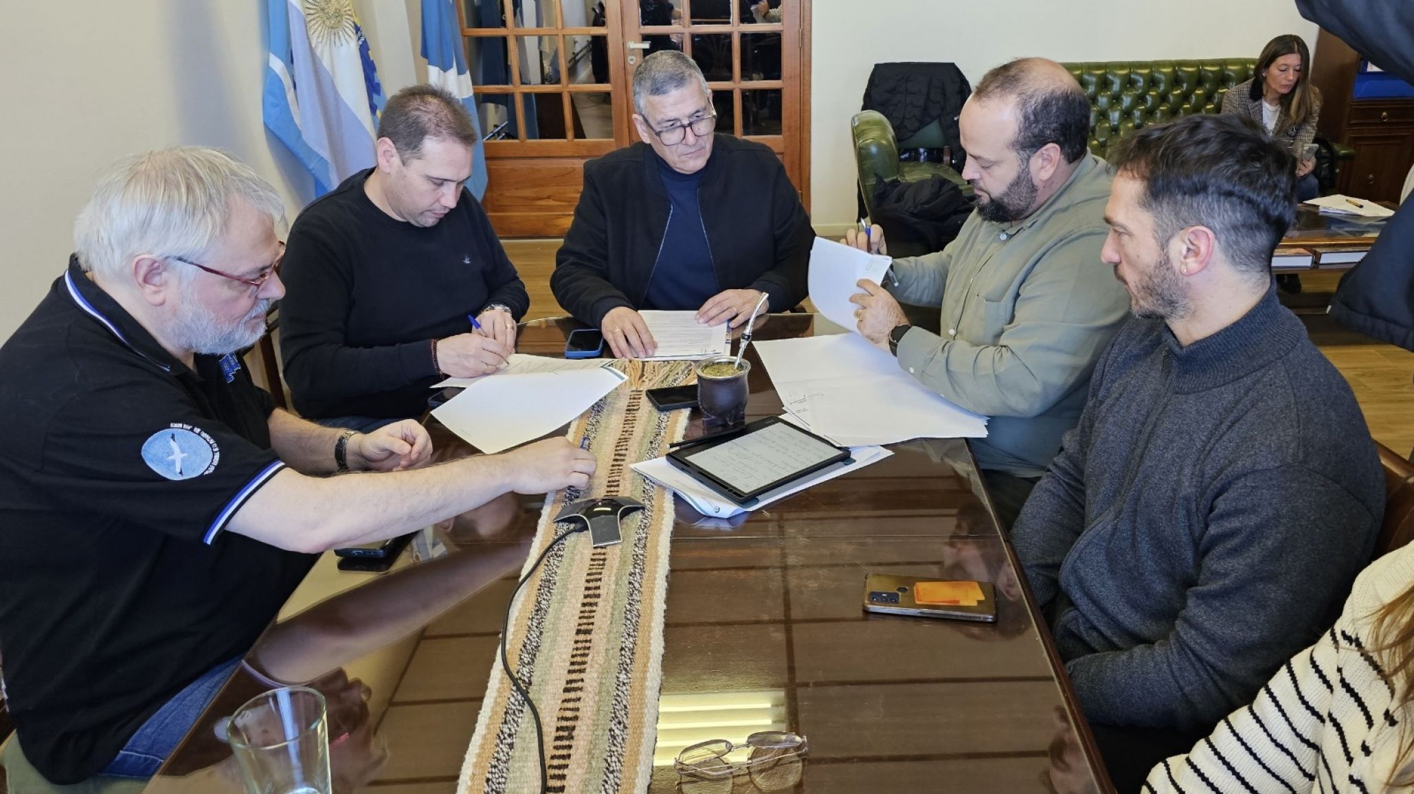 Con la firma de un importante convenio, Comodoro se posiciona como polo internacional para el fortalecimiento del turismo sostenible
