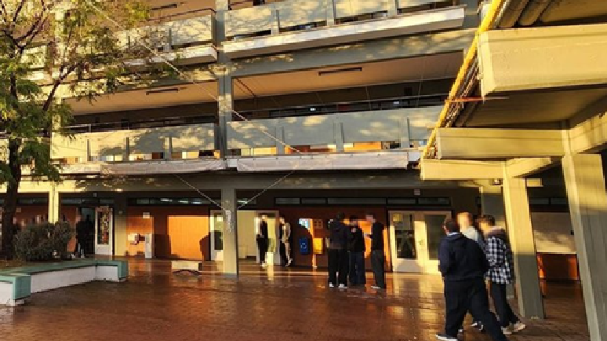 Vicedirector dejó el proyector encendido, mostró imágenes íntimas a sus alumnos y fue apartado por la UNCuyotor y fue apartado de la escuela
