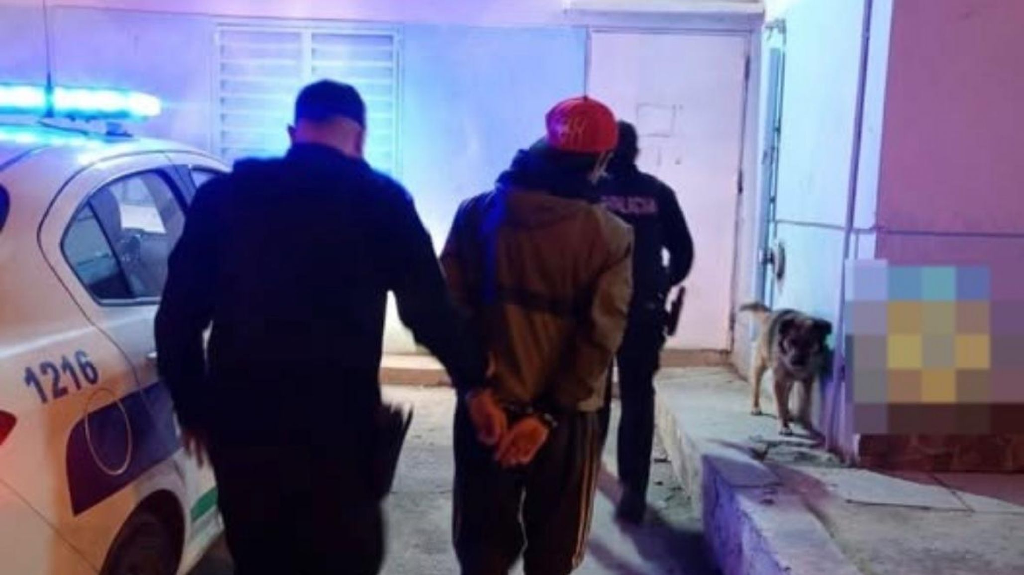 Lo identificaron en la plaza y descubrieron que tenía un pedido de captura
